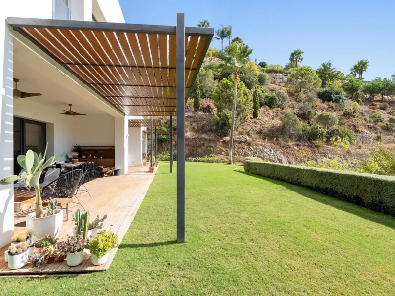 Modern Mediterranean villa in El Madroñal, a contemporary hillside retreat with breathtaking mountain and sea views.