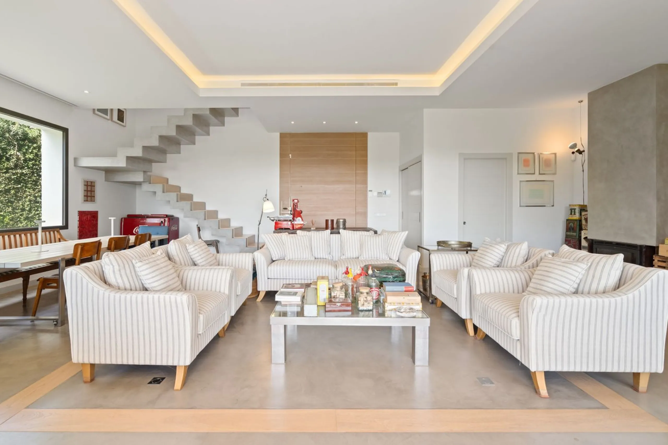 Modern Mediterranean villa in El Madroñal, a contemporary hillside retreat with breathtaking mountain and sea views.