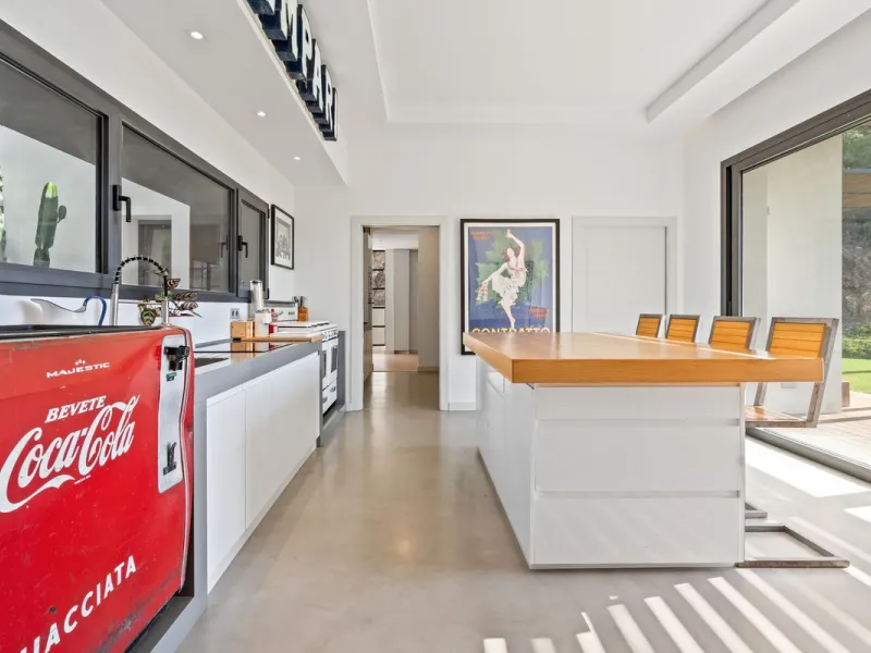 Modern Mediterranean villa in El Madroñal, a contemporary hillside retreat with breathtaking mountain and sea views.