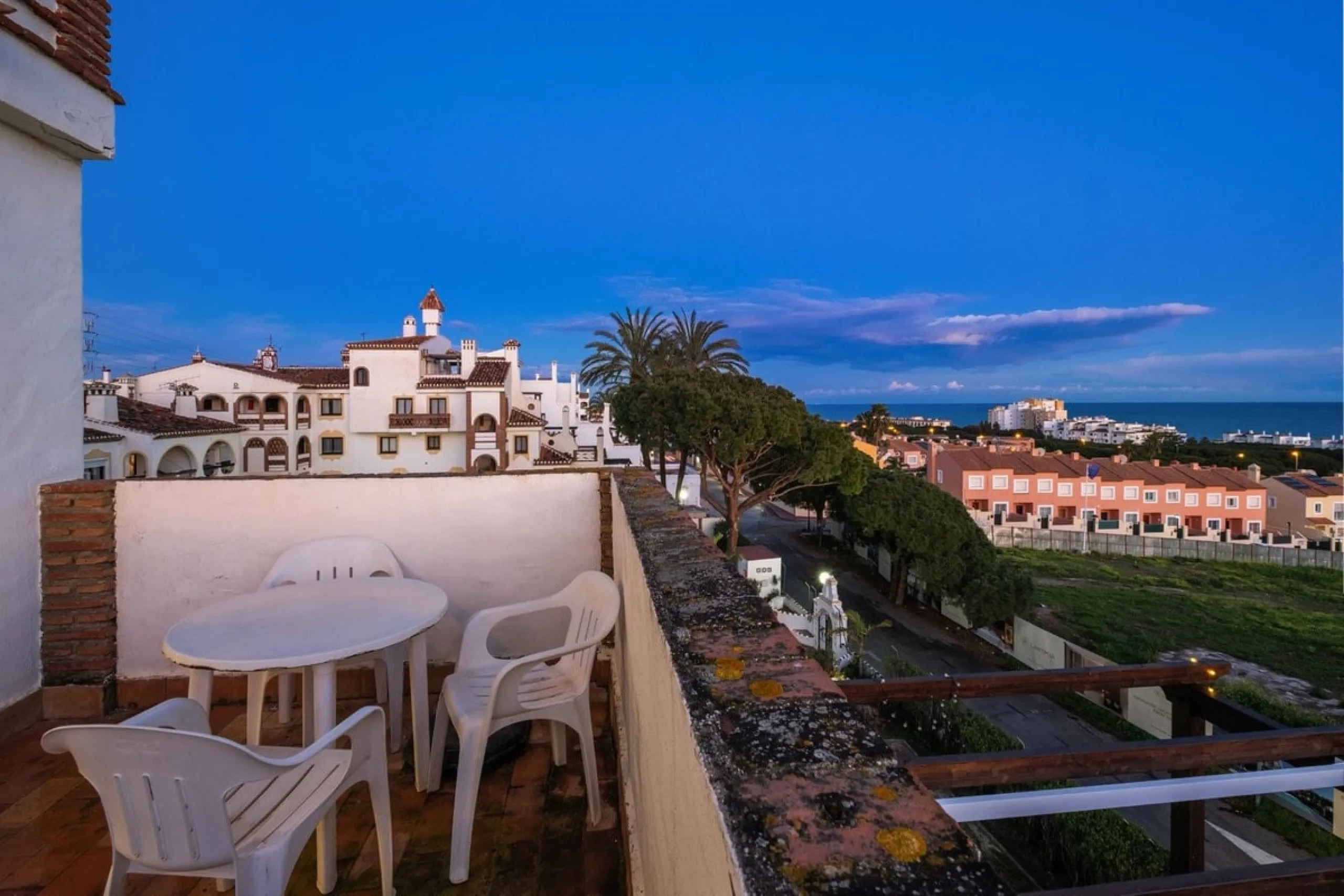 Welcome to this stunning 2-bedroom, 2-bathroom apartment in the heart of Calahonda! This prime example of modern living on the Costa del Sol offers a generous 93 sqm of living space, featuring two terraces with breathtaking views of the sea, garden, and c