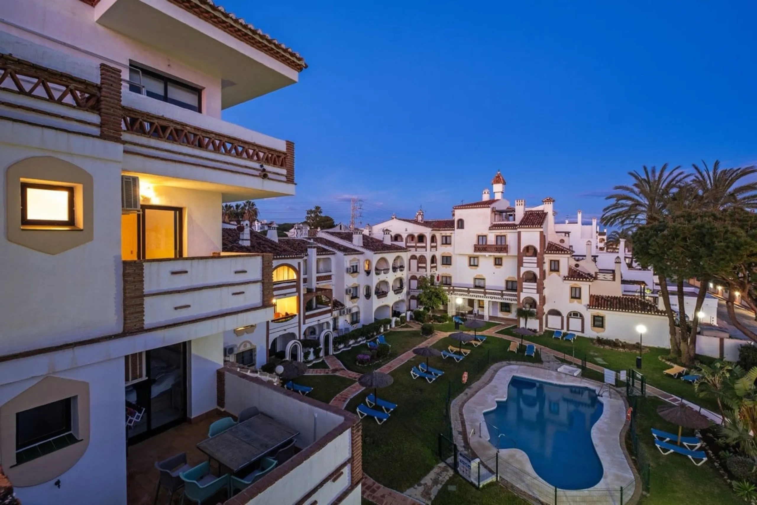 Welcome to this stunning 2-bedroom, 2-bathroom apartment in the heart of Calahonda! This prime example of modern living on the Costa del Sol offers a generous 93 sqm of living space, featuring two terraces with breathtaking views of the sea, garden, and c