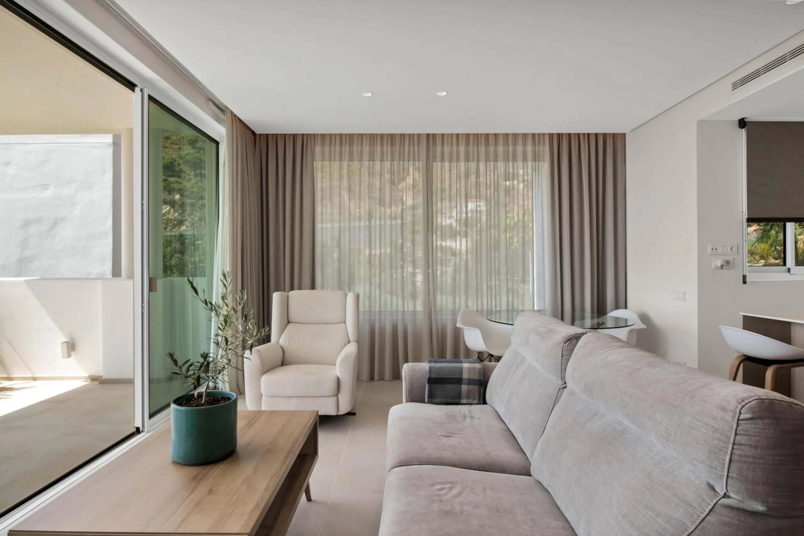 Dream Apartment with a Large Private Garden and Sea Views