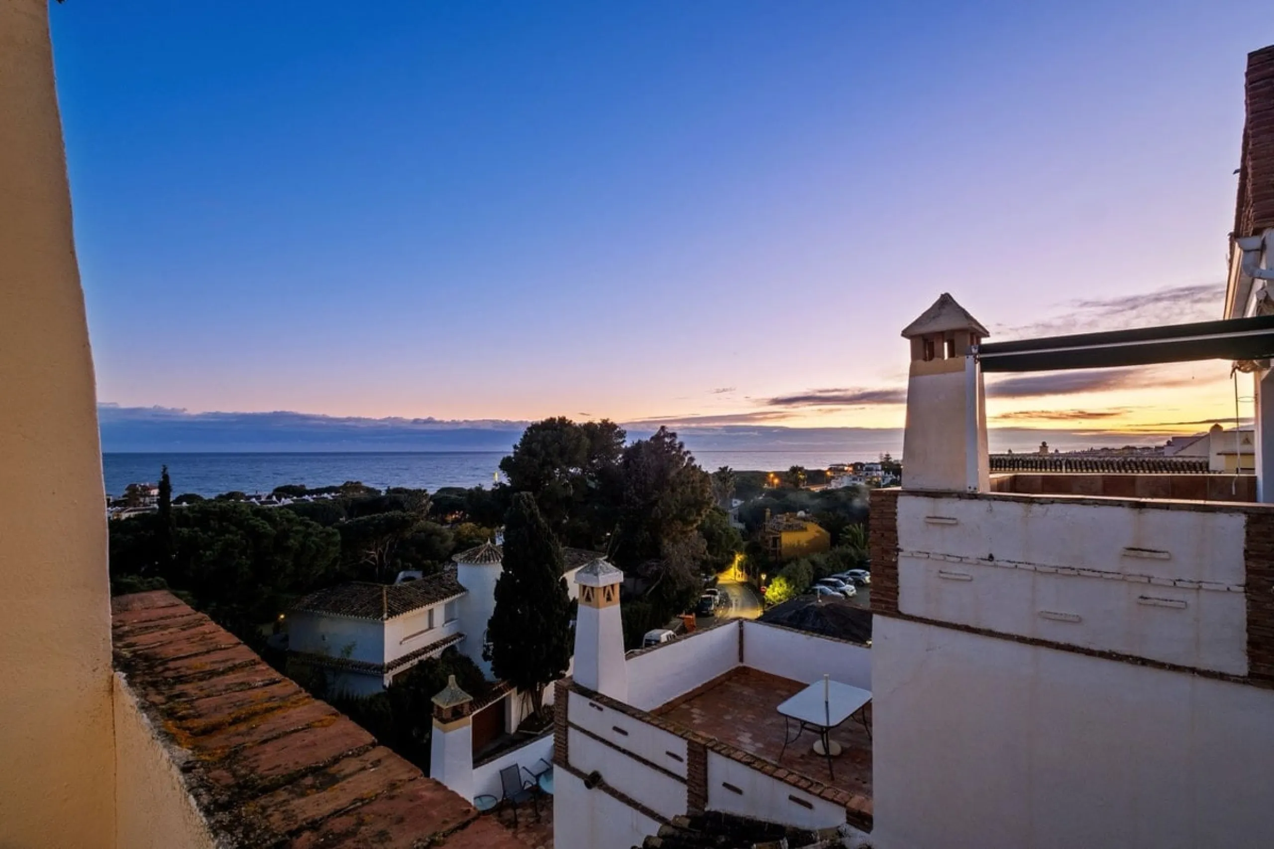 Welcome to this stunning 2-bedroom, 2-bathroom apartment in the heart of Calahonda! This prime example of modern living on the Costa del Sol offers a generous 93 sqm of living space, featuring two terraces with breathtaking views of the sea, garden, and c