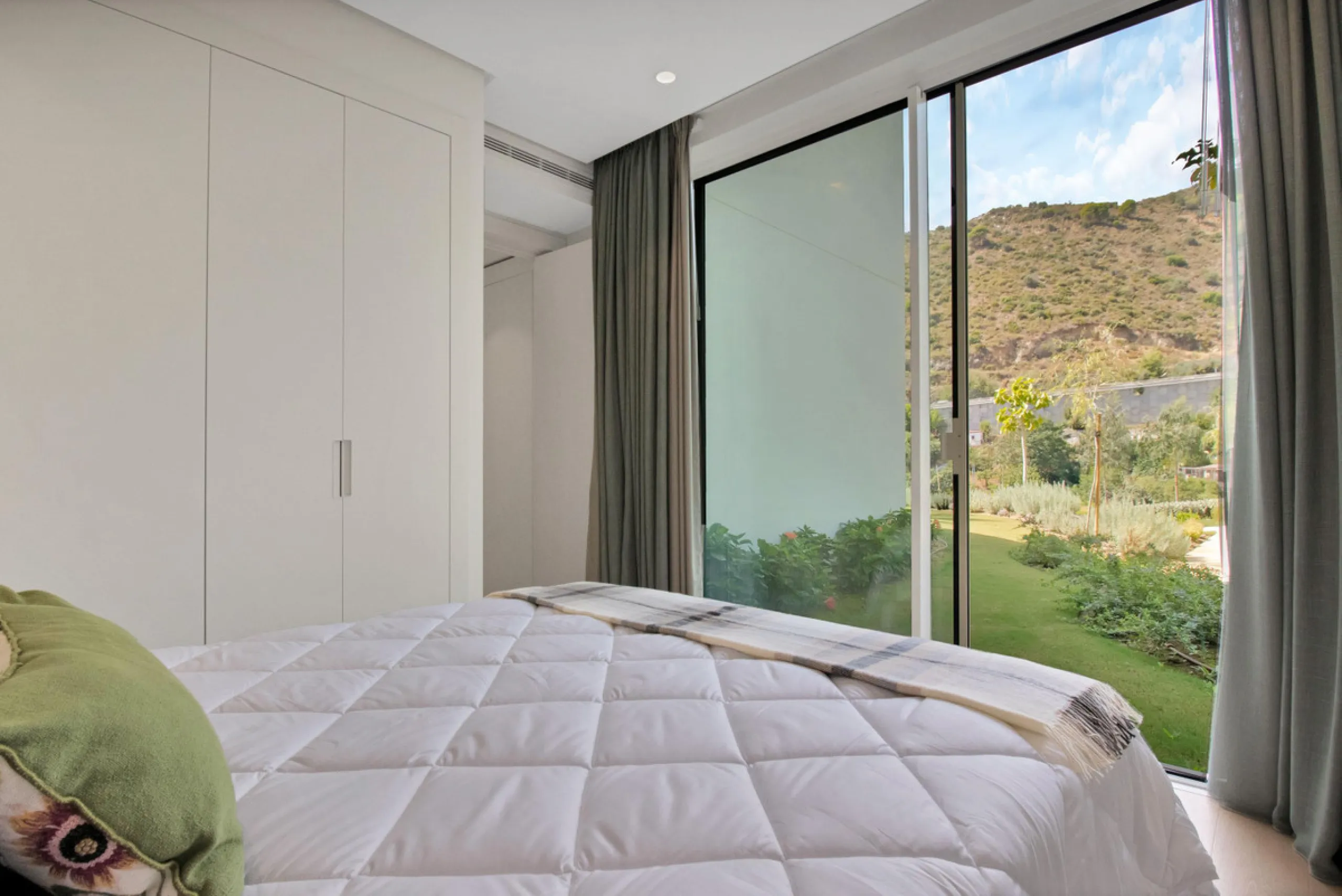 Dream Apartment with a Large Private Garden and Sea Views