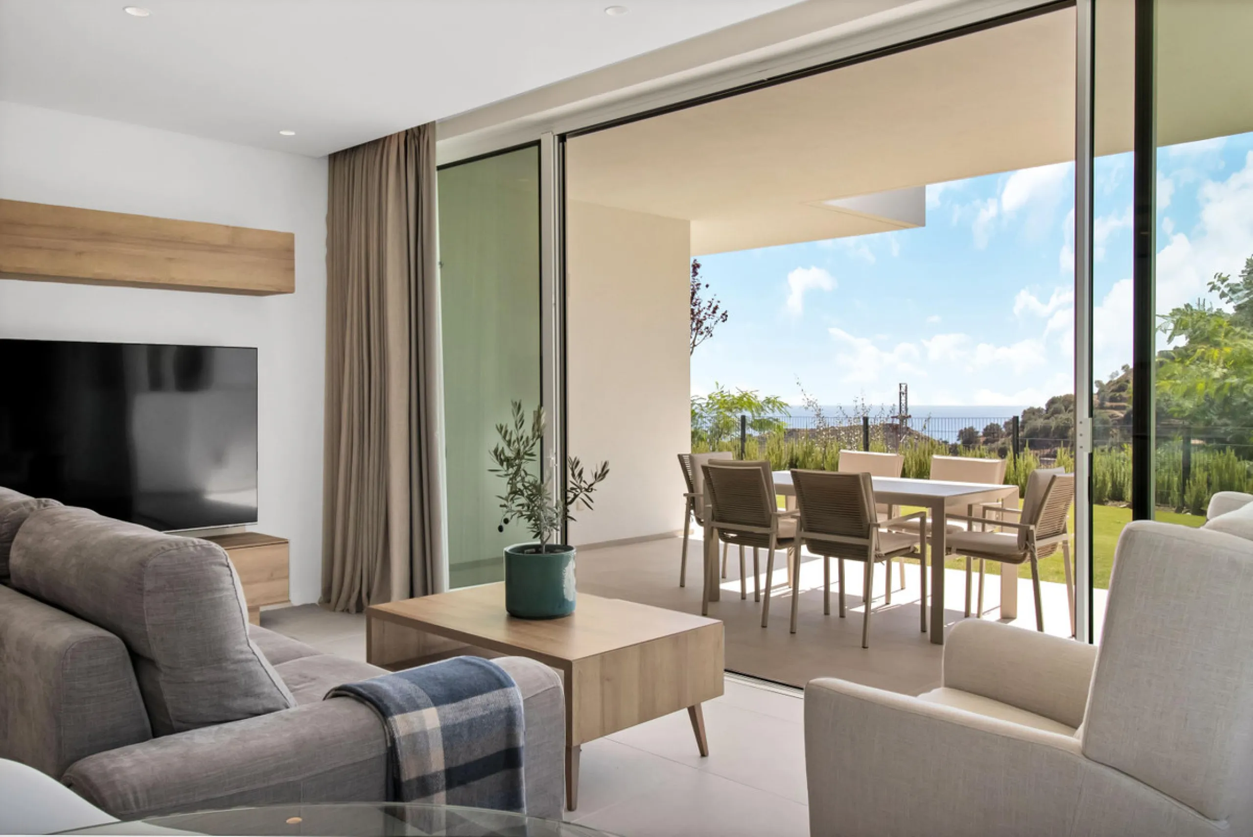 Dream Apartment with a Large Private Garden and Sea Views
