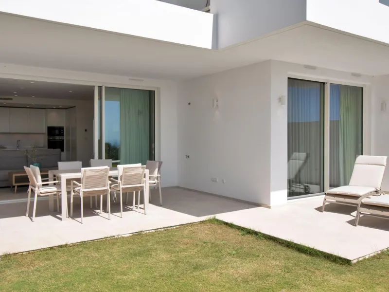 Dream Apartment with a Large Private Garden and Sea Views