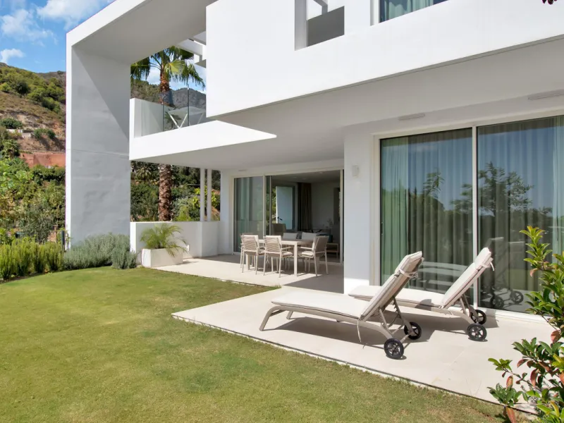 Dream Apartment with a Large Private Garden and Sea Views