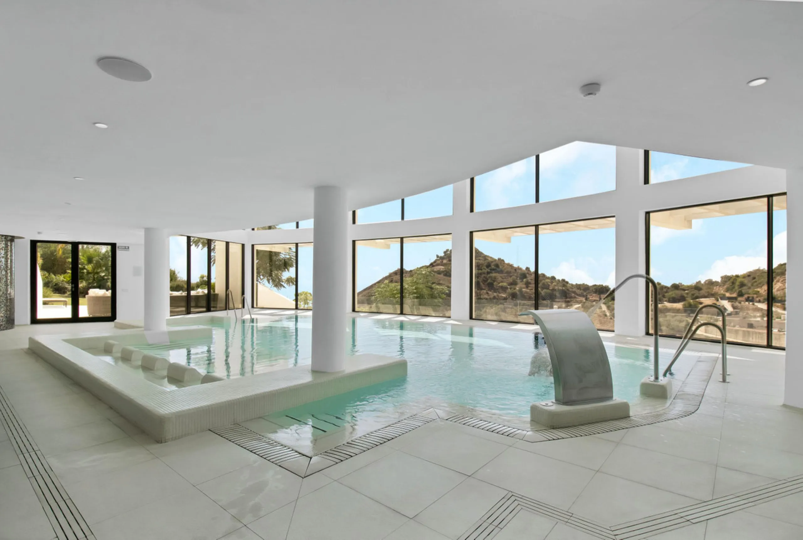 Dream Apartment with a Large Private Garden and Sea Views