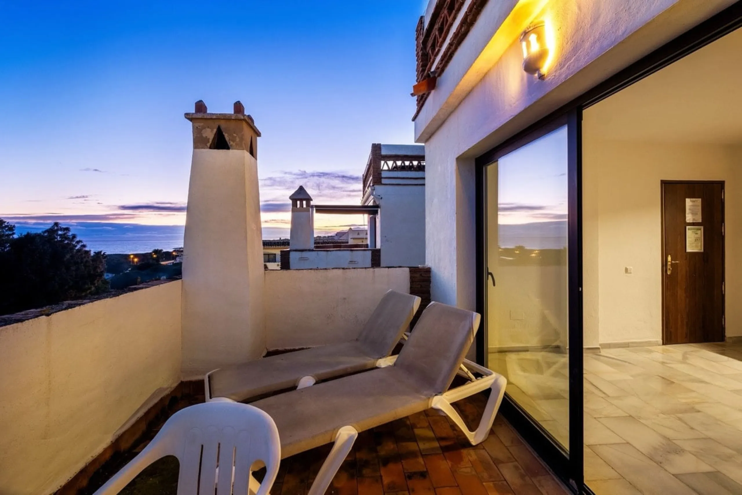 Welcome to this stunning 2-bedroom, 2-bathroom apartment in the heart of Calahonda! This prime example of modern living on the Costa del Sol offers a generous 93 sqm of living space, featuring two terraces with breathtaking views of the sea, garden, and c