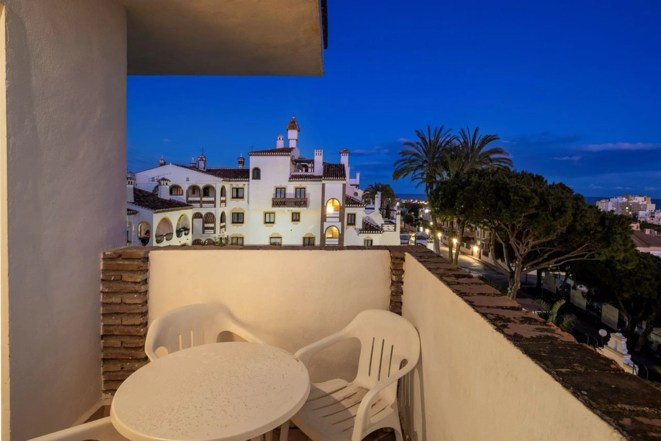 Welcome to this stunning 2-bedroom, 2-bathroom apartment in the heart of Calahonda! This prime example of modern living on the Costa del Sol offers a generous 93 sqm of living space, featuring two terraces with breathtaking views of the sea, garden, and c