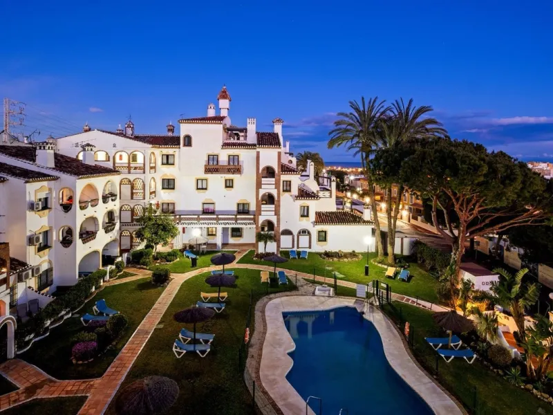 Welcome to this stunning 2-bedroom, 2-bathroom apartment in the heart of Calahonda! This prime example of modern living on the Costa del Sol offers a generous 93 sqm of living space, featuring two terraces with breathtaking views of the sea, garden, and c