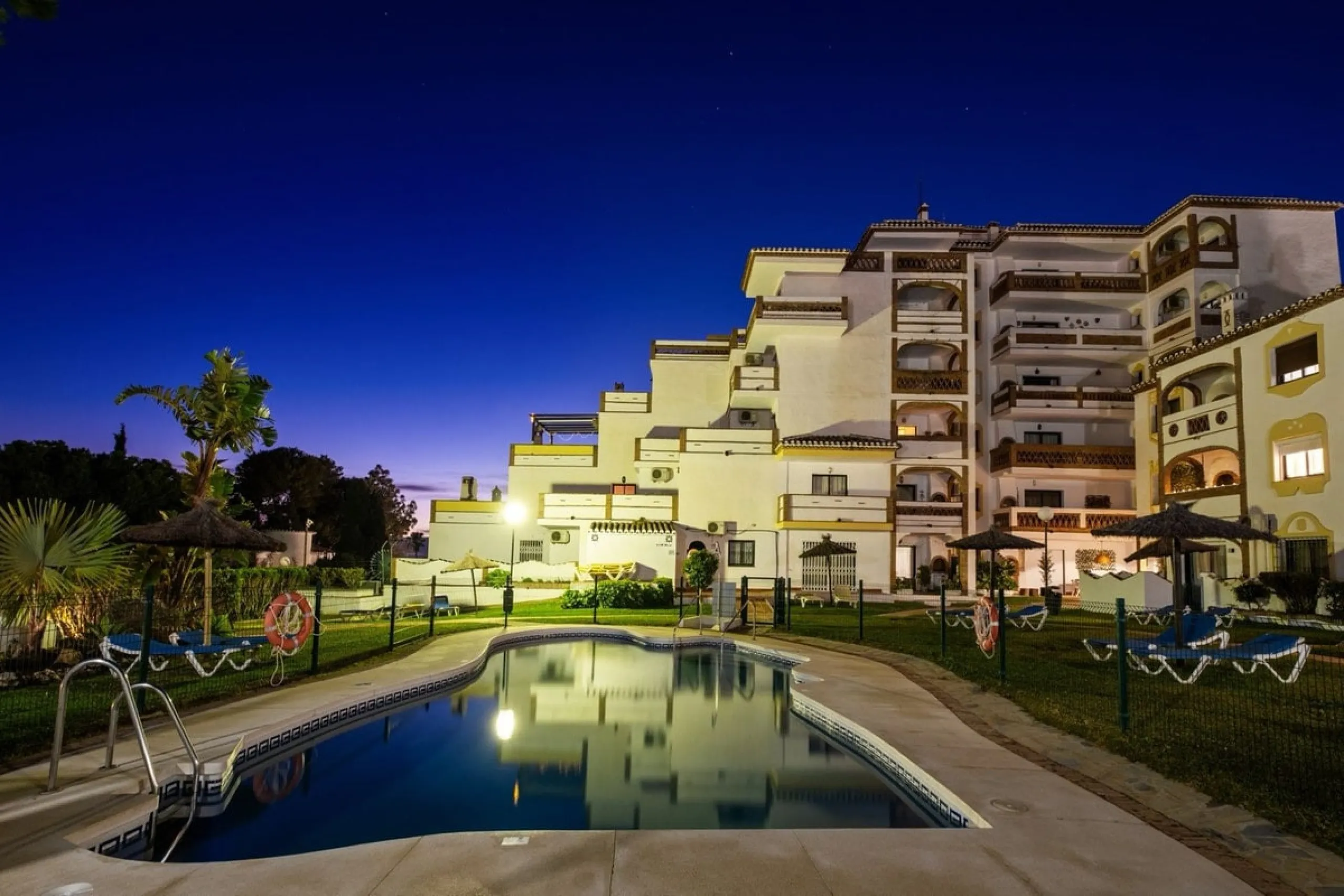 Welcome to this stunning 2-bedroom, 2-bathroom apartment in the heart of Calahonda! This prime example of modern living on the Costa del Sol offers a generous 93 sqm of living space, featuring two terraces with breathtaking views of the sea, garden, and c