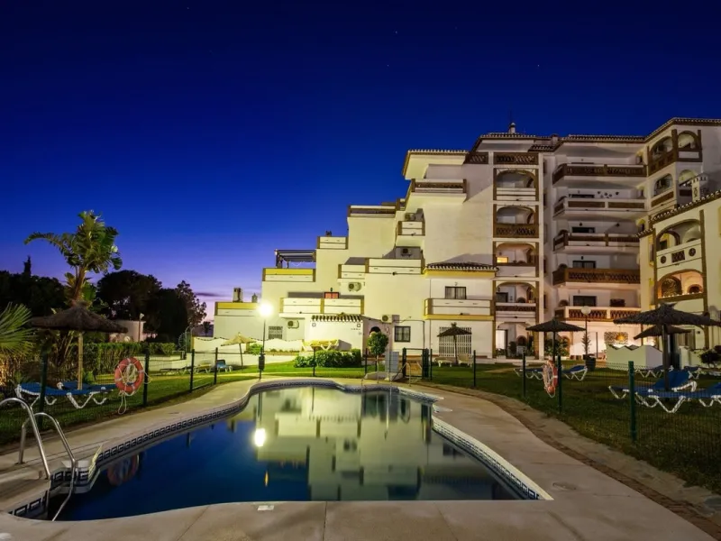 Welcome to this stunning 2-bedroom, 2-bathroom apartment in the heart of Calahonda! This prime example of modern living on the Costa del Sol offers a generous 93 sqm of living space, featuring two terraces with breathtaking views of the sea, garden, and c