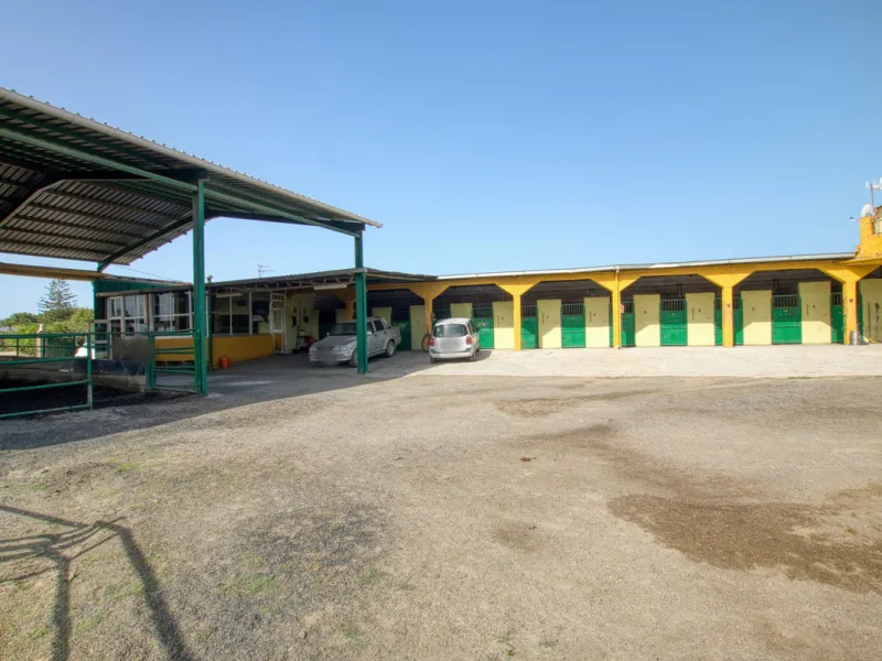 House - Finca - Cortijo в продаже в Málaga, Málaga. В доме 4 спален и 1 ванных комнат. Площадь дома 1777 м². Площадь участка 4000 м²