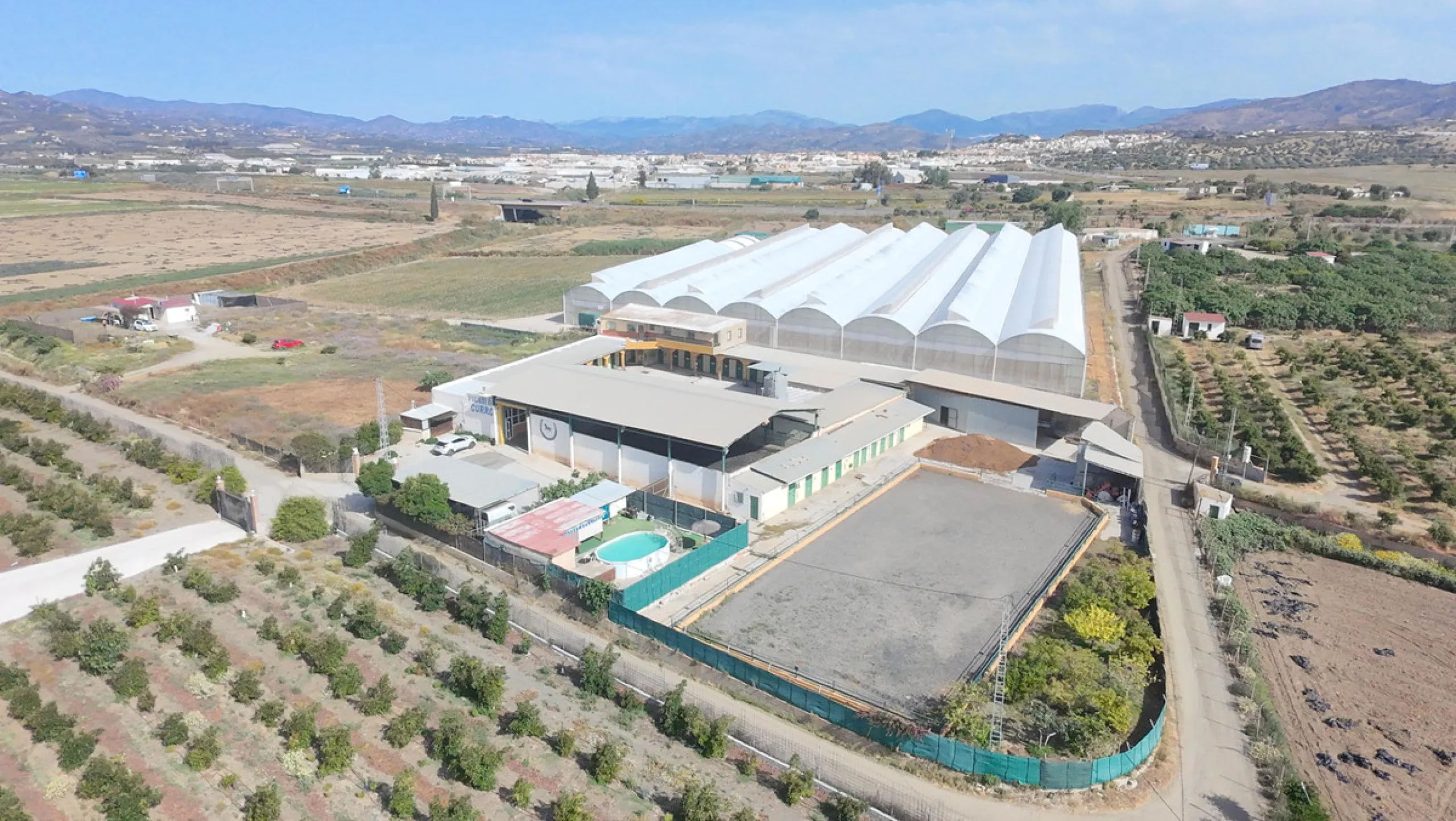 House - Finca - Cortijo в продаже в Málaga, Málaga. В доме 4 спален и 1 ванных комнат. Площадь дома 1777 м². Площадь участка 4000 м²