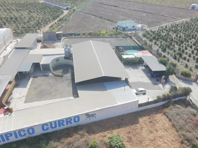 House - Finca - Cortijo в продаже в Málaga, Málaga. В доме 4 спален и 1 ванных комнат. Площадь дома 1777 м². Площадь участка 4000 м²
