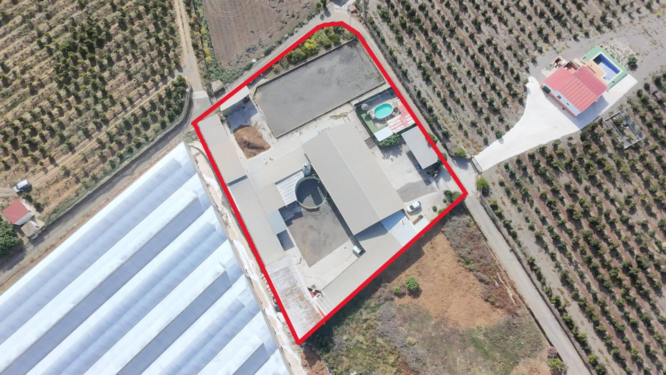 House - Finca - Cortijo в продаже в Málaga, Málaga. В доме 4 спален и 1 ванных комнат. Площадь дома 1777 м². Площадь участка 4000 м²