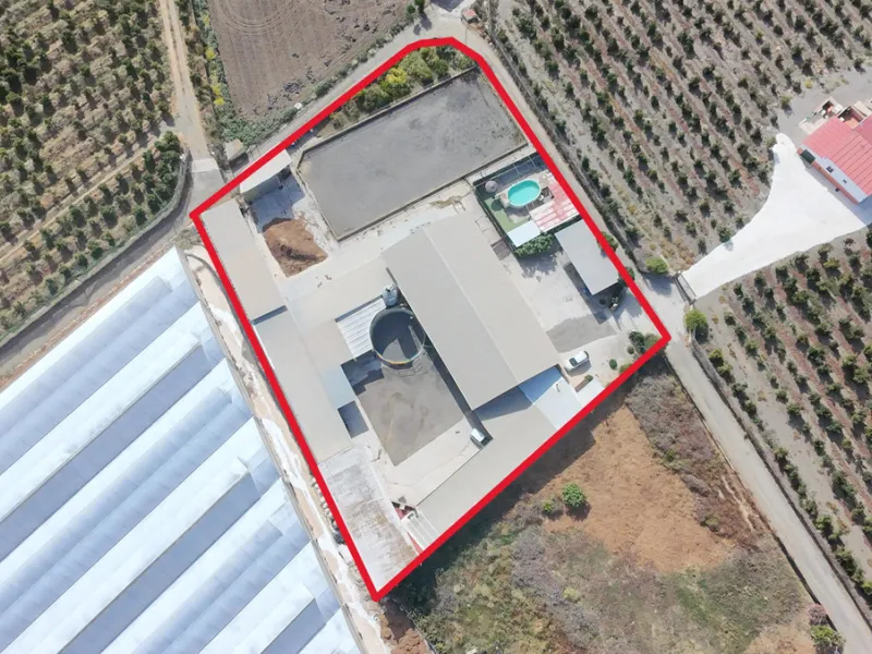 House - Finca - Cortijo в продаже в Málaga, Málaga. В доме 4 спален и 1 ванных комнат. Площадь дома 1777 м². Площадь участка 4000 м²