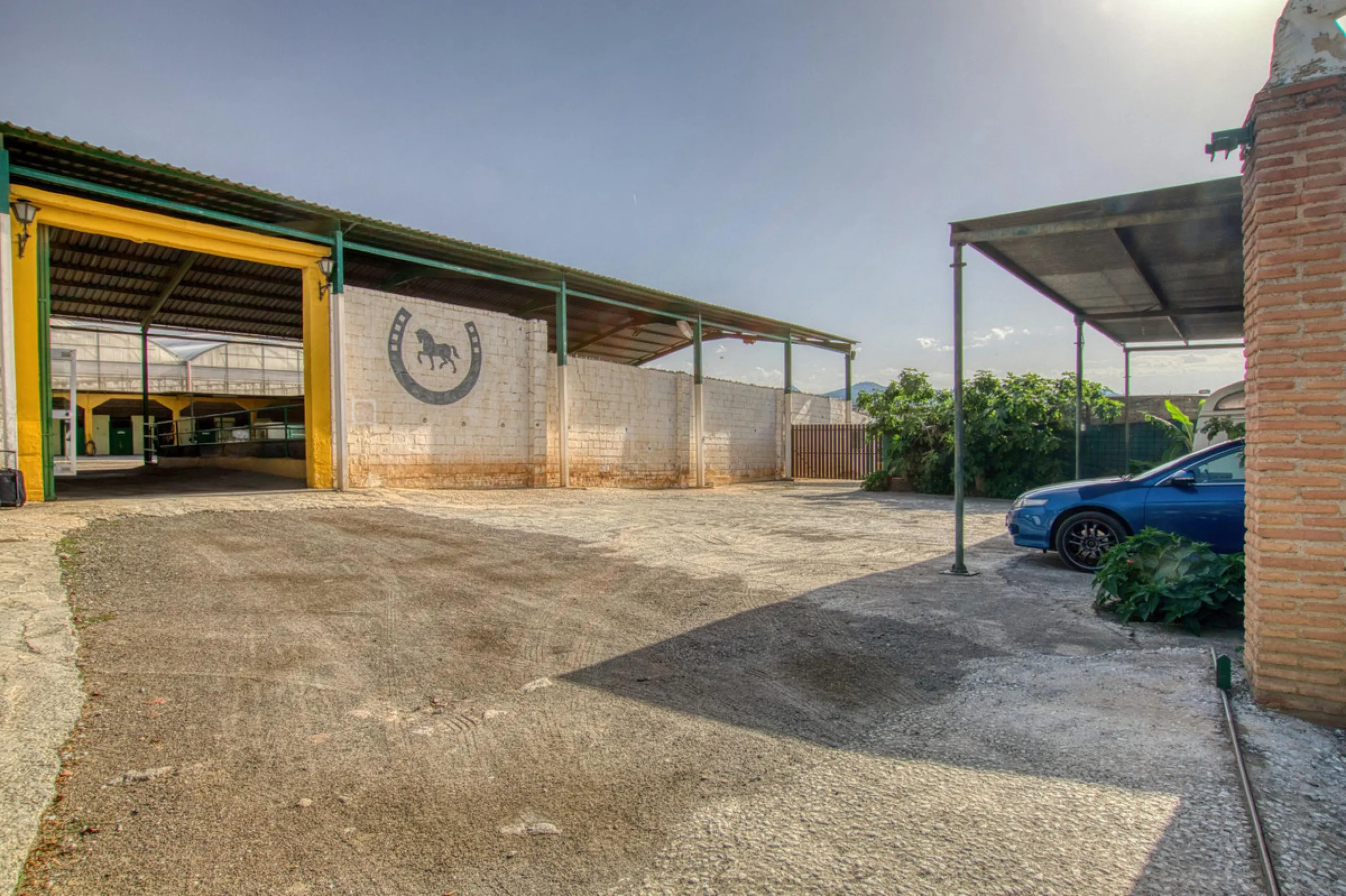 House - Finca - Cortijo в продаже в Málaga, Málaga. В доме 4 спален и 1 ванных комнат. Площадь дома 1777 м². Площадь участка 4000 м²