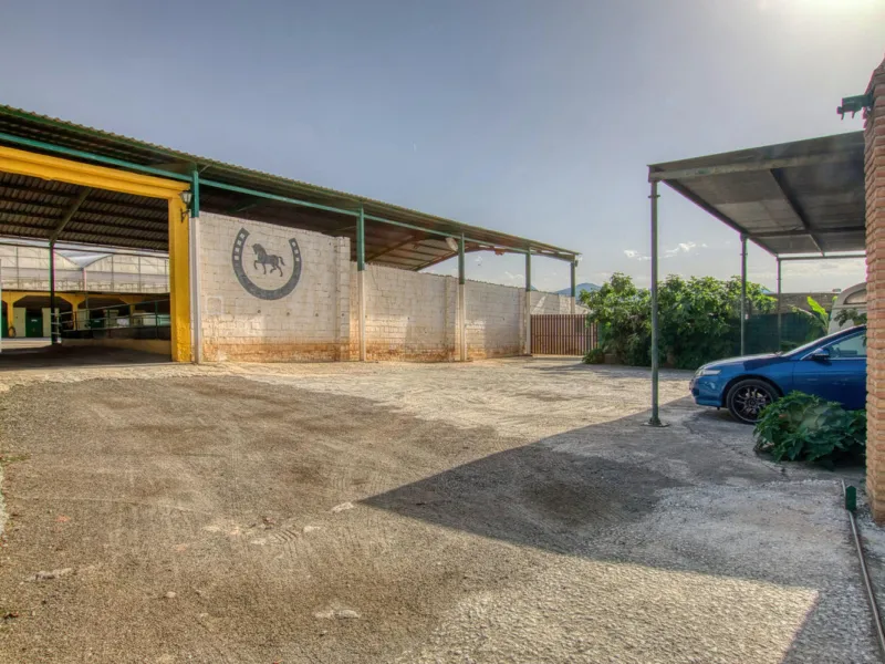 House - Finca - Cortijo в продаже в Málaga, Málaga. В доме 4 спален и 1 ванных комнат. Площадь дома 1777 м². Площадь участка 4000 м²