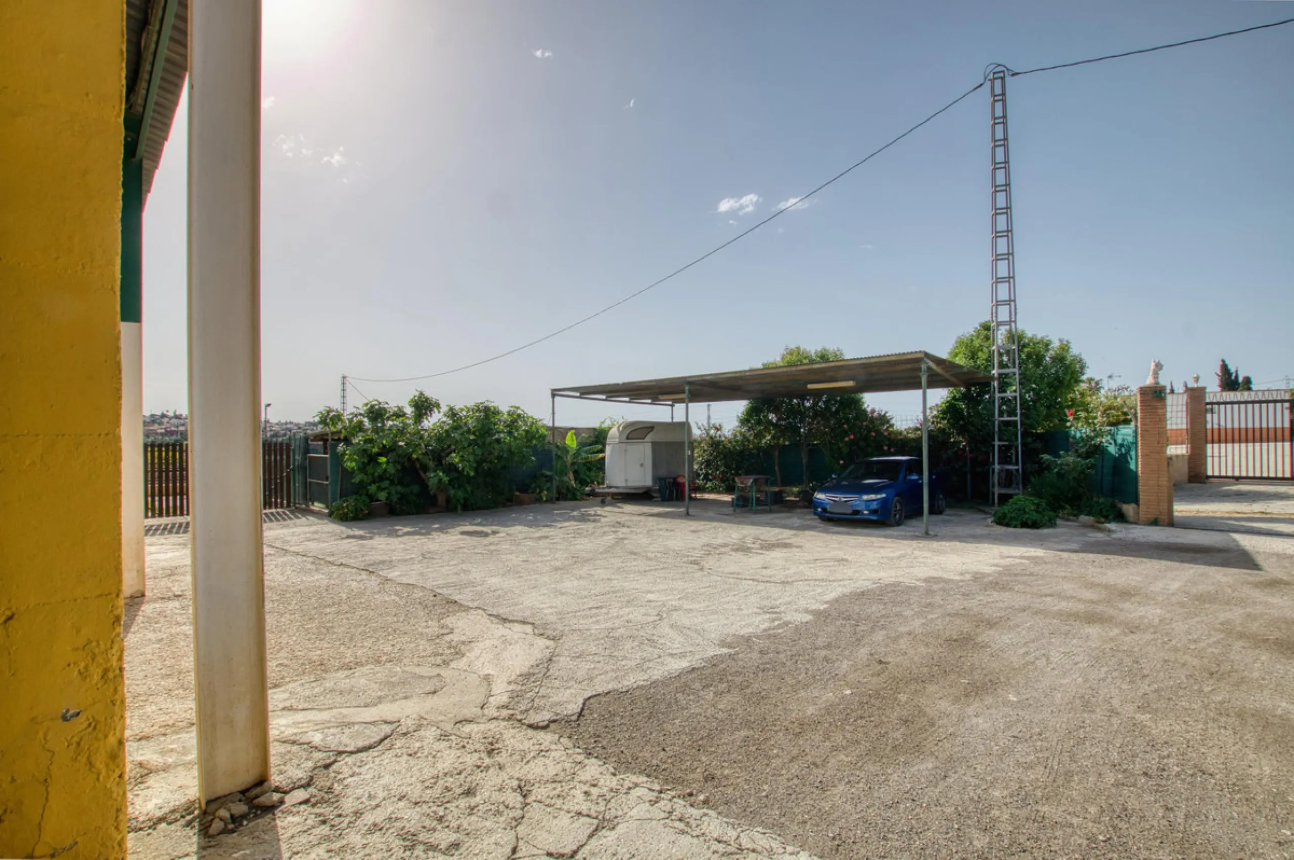 House - Finca - Cortijo в продаже в Málaga, Málaga. В доме 4 спален и 1 ванных комнат. Площадь дома 1777 м². Площадь участка 4000 м²