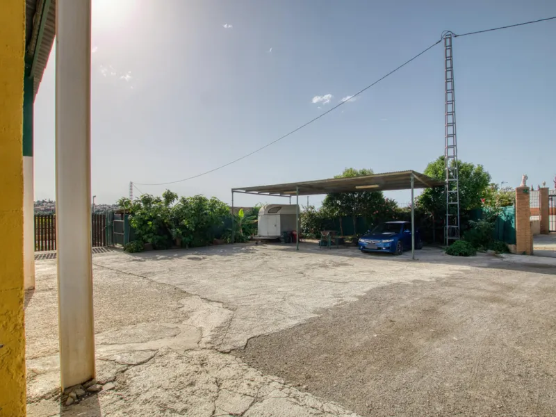 House - Finca - Cortijo в продаже в Málaga, Málaga. В доме 4 спален и 1 ванных комнат. Площадь дома 1777 м². Площадь участка 4000 м²