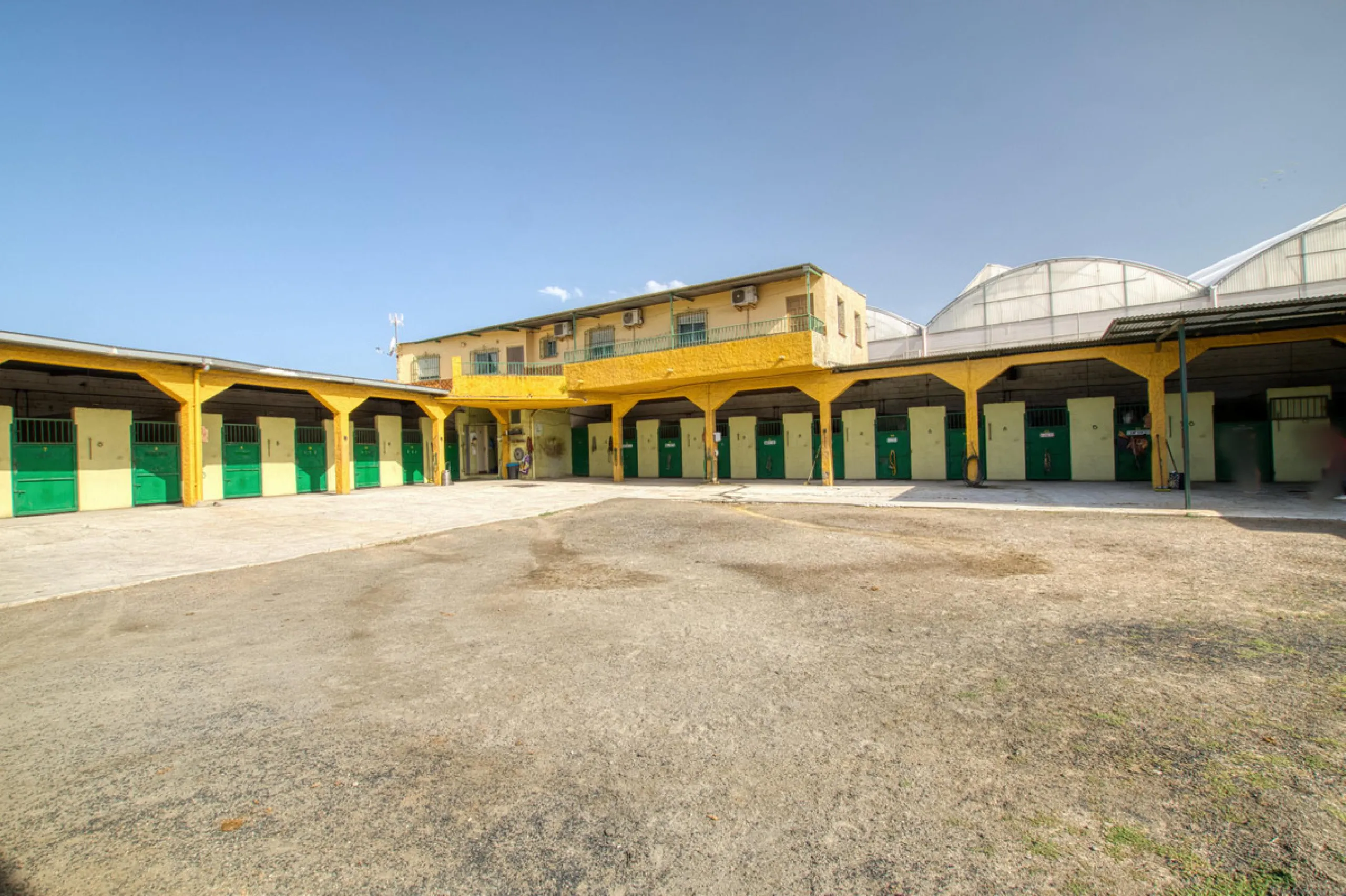House - Finca - Cortijo в продаже в Málaga, Málaga. В доме 4 спален и 1 ванных комнат. Площадь дома 1777 м². Площадь участка 4000 м²