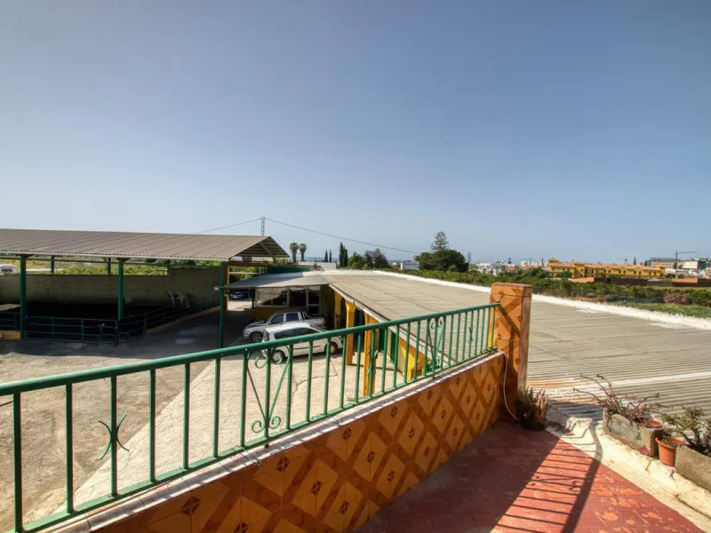 House - Finca - Cortijo в продаже в Málaga, Málaga. В доме 4 спален и 1 ванных комнат. Площадь дома 1777 м². Площадь участка 4000 м²