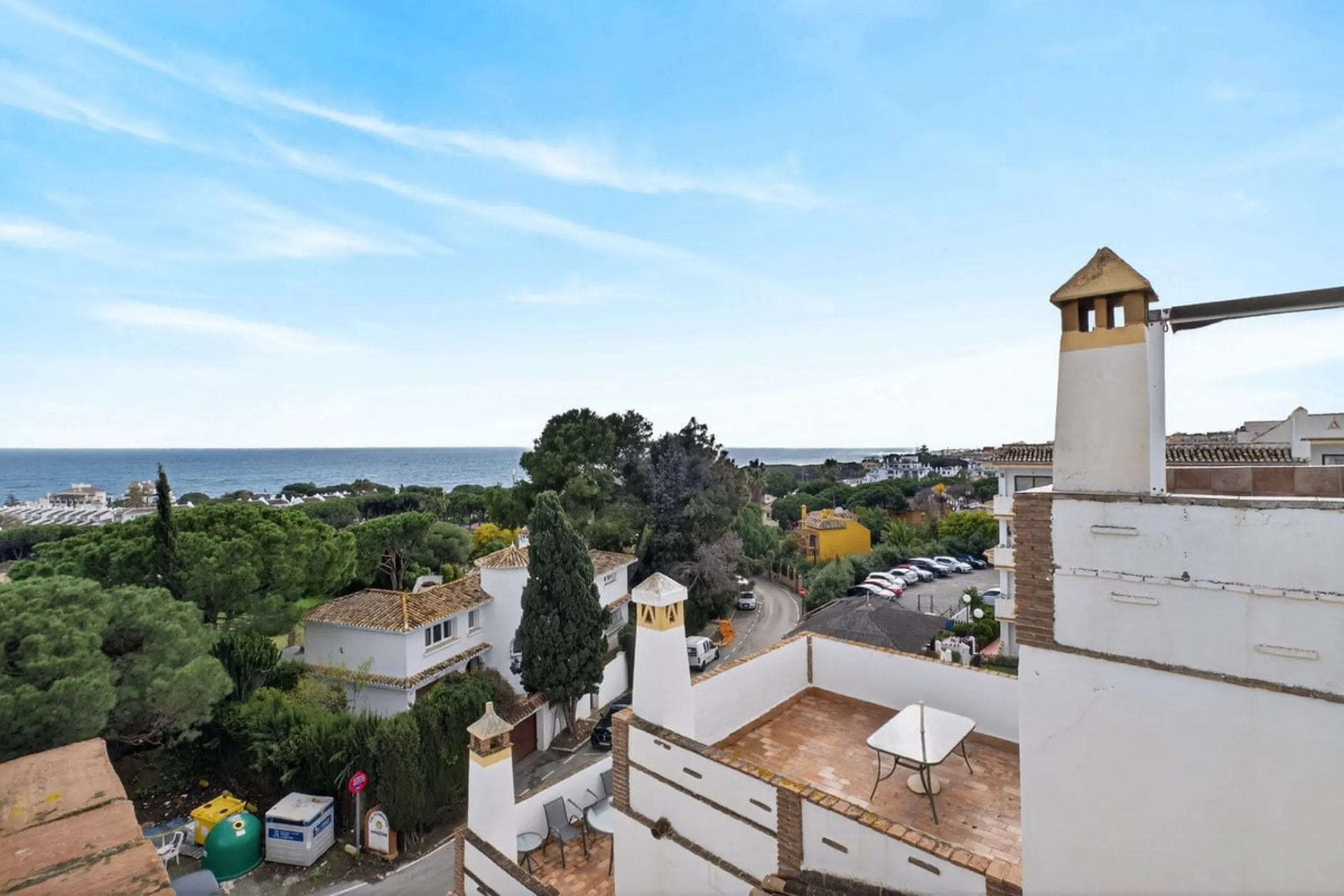 Welcome to this stunning 2-bedroom, 2-bathroom apartment in the heart of Calahonda! This prime example of modern living on the Costa del Sol offers a generous 93 sqm of living space, featuring two terraces with breathtaking views of the sea, garden, and c