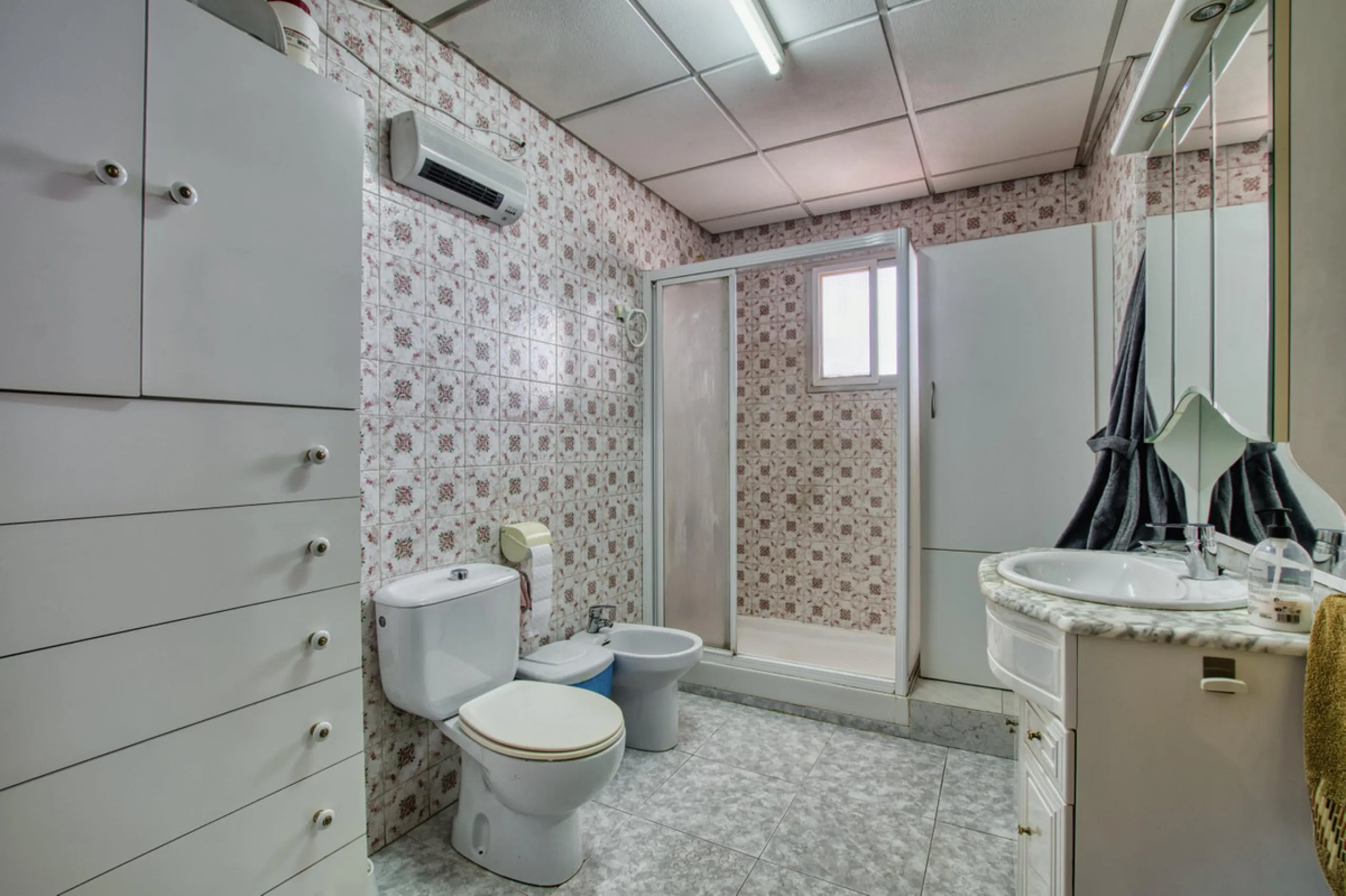 House - Finca - Cortijo в продаже в Málaga, Málaga. В доме 4 спален и 1 ванных комнат. Площадь дома 1777 м². Площадь участка 4000 м²