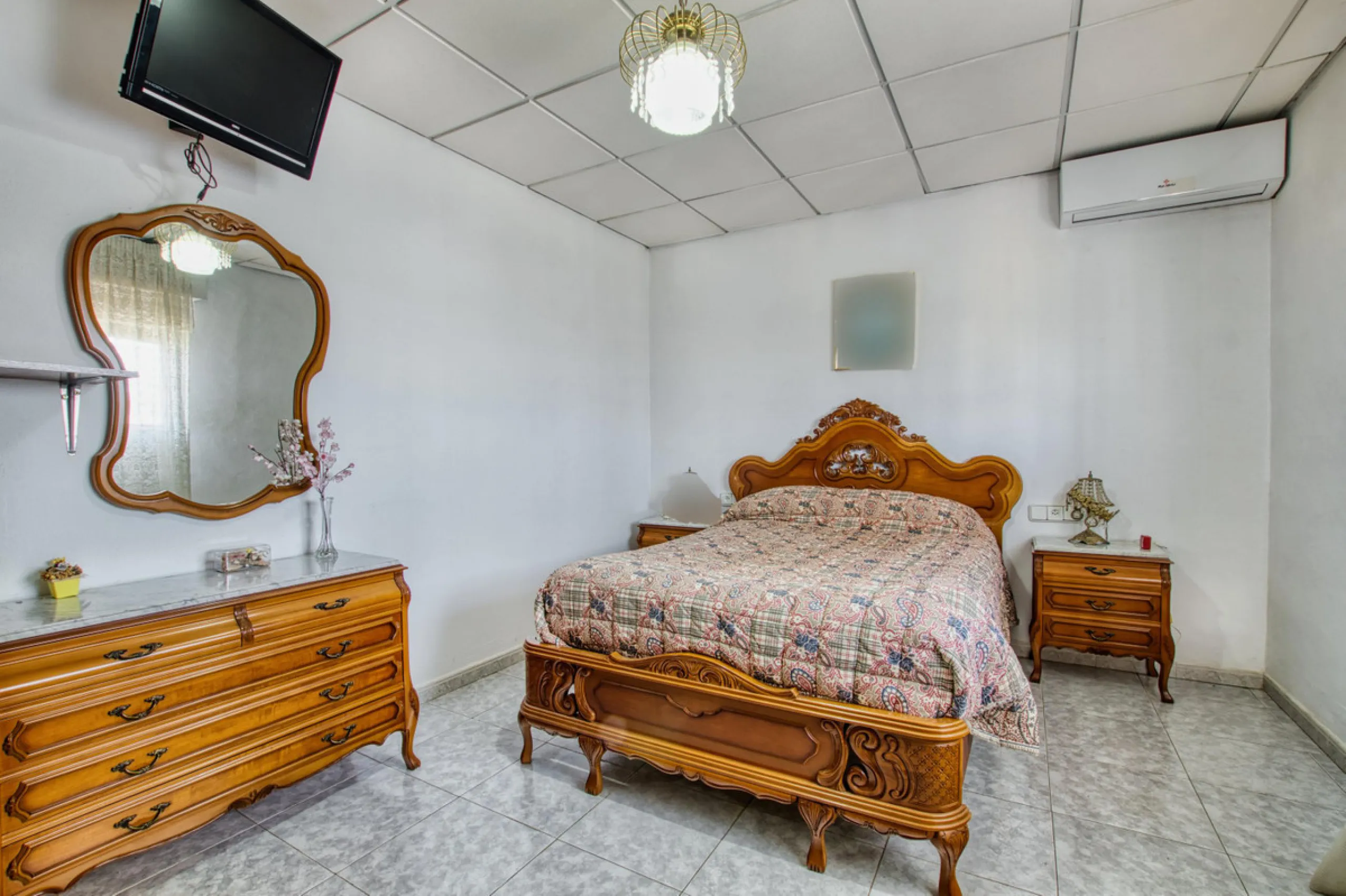 House - Finca - Cortijo в продаже в Málaga, Málaga. В доме 4 спален и 1 ванных комнат. Площадь дома 1777 м². Площадь участка 4000 м²
