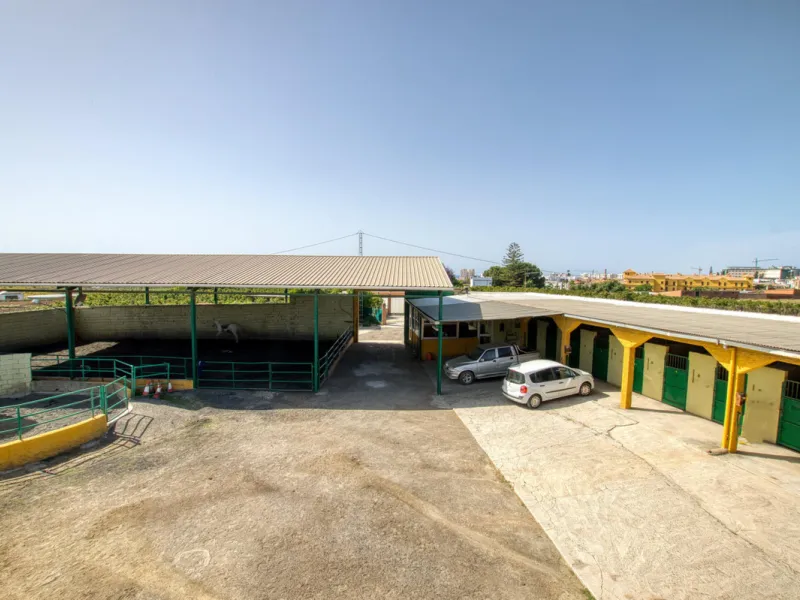 House - Finca - Cortijo в продаже в Málaga, Málaga. В доме 4 спален и 1 ванных комнат. Площадь дома 1777 м². Площадь участка 4000 м²