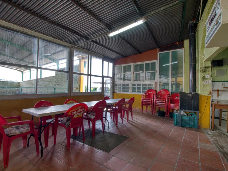 House - Finca - Cortijo в продаже в Málaga, Málaga. В доме 4 спален и 1 ванных комнат. Площадь дома 1777 м². Площадь участка 4000 м²