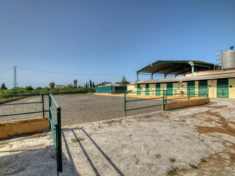 House - Finca - Cortijo в продаже в Málaga, Málaga. В доме 4 спален и 1 ванных комнат. Площадь дома 1777 м². Площадь участка 4000 м²