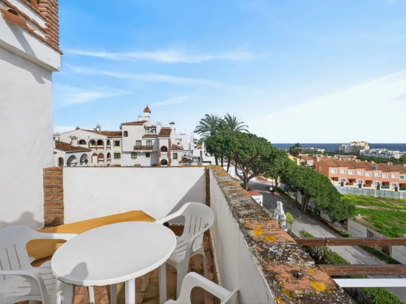 Welcome to this stunning 2-bedroom, 2-bathroom apartment in the heart of Calahonda! This prime example of modern living on the Costa del Sol offers a generous 93 sqm of living space, featuring two terraces with breathtaking views of the sea, garden, and c