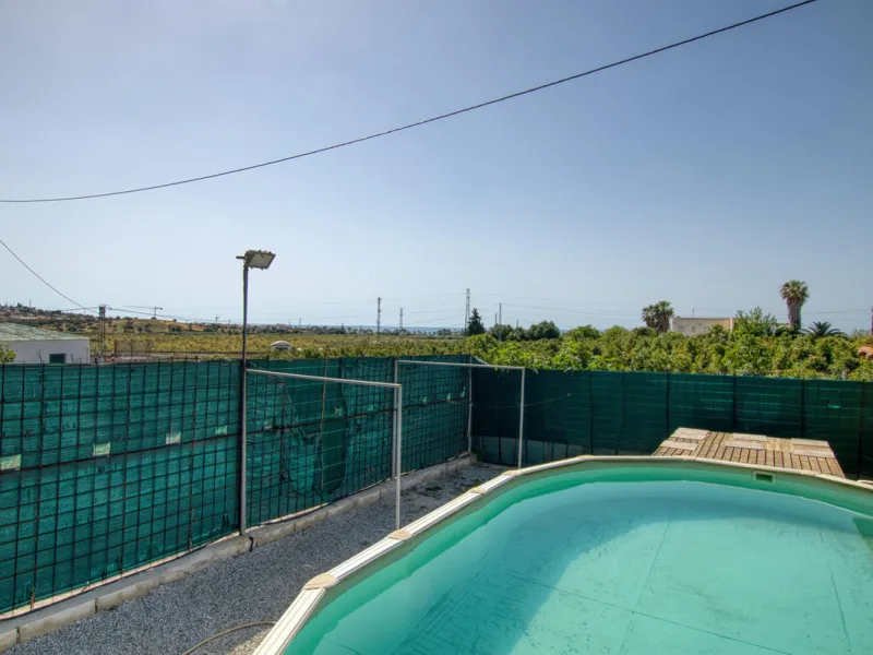 House - Finca - Cortijo в продаже в Málaga, Málaga. В доме 4 спален и 1 ванных комнат. Площадь дома 1777 м². Площадь участка 4000 м²