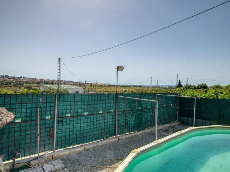 House - Finca - Cortijo в продаже в Málaga, Málaga. В доме 4 спален и 1 ванных комнат. Площадь дома 1777 м². Площадь участка 4000 м²