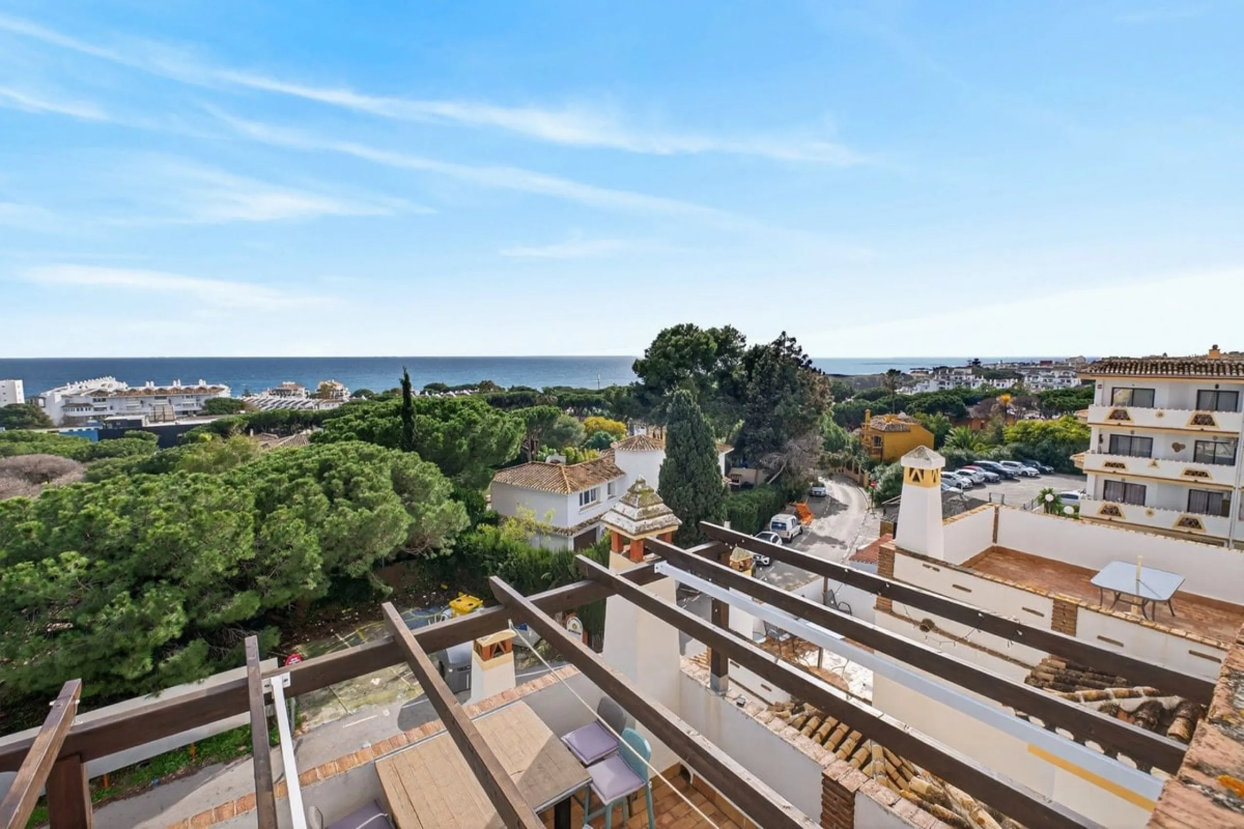Welcome to this stunning 2-bedroom, 2-bathroom apartment in the heart of Calahonda! This prime example of modern living on the Costa del Sol offers a generous 93 sqm of living space, featuring two terraces with breathtaking views of the sea, garden, and c