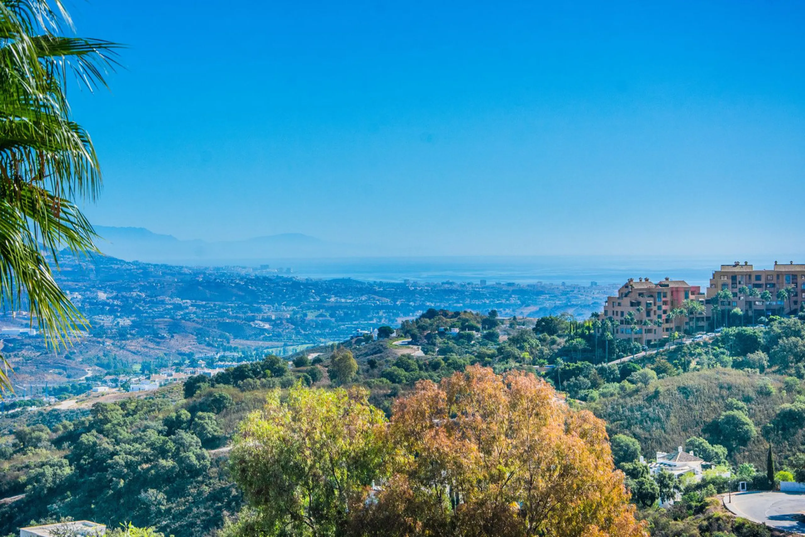 This stunning villa, accompanied by three adjoining buildable plots, presents an exceptional investment opportunity. Boasting six bedrooms and five bathrooms, this property offers abundant space and comfort. Revel in panoramic views of the sea and mountai