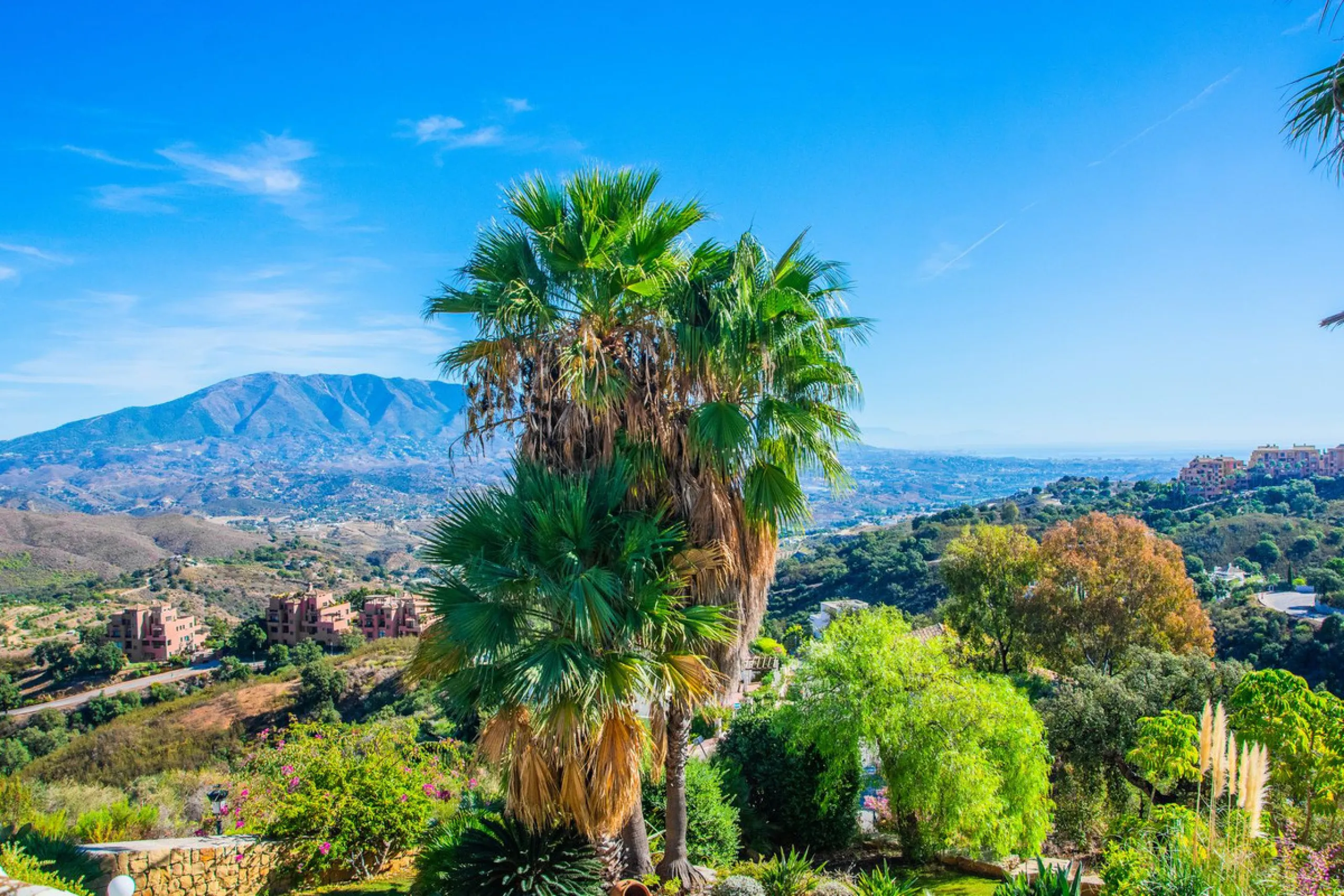 This stunning villa, accompanied by three adjoining buildable plots, presents an exceptional investment opportunity. Boasting six bedrooms and five bathrooms, this property offers abundant space and comfort. Revel in panoramic views of the sea and mountai