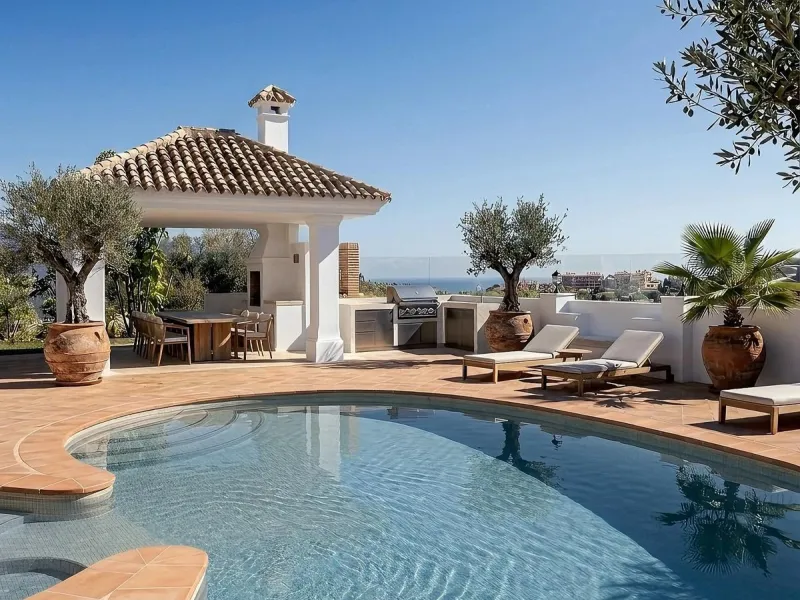 This stunning villa, accompanied by three adjoining buildable plots, presents an exceptional investment opportunity. Boasting six bedrooms and five bathrooms, this property offers abundant space and comfort. Revel in panoramic views of the sea and mountai