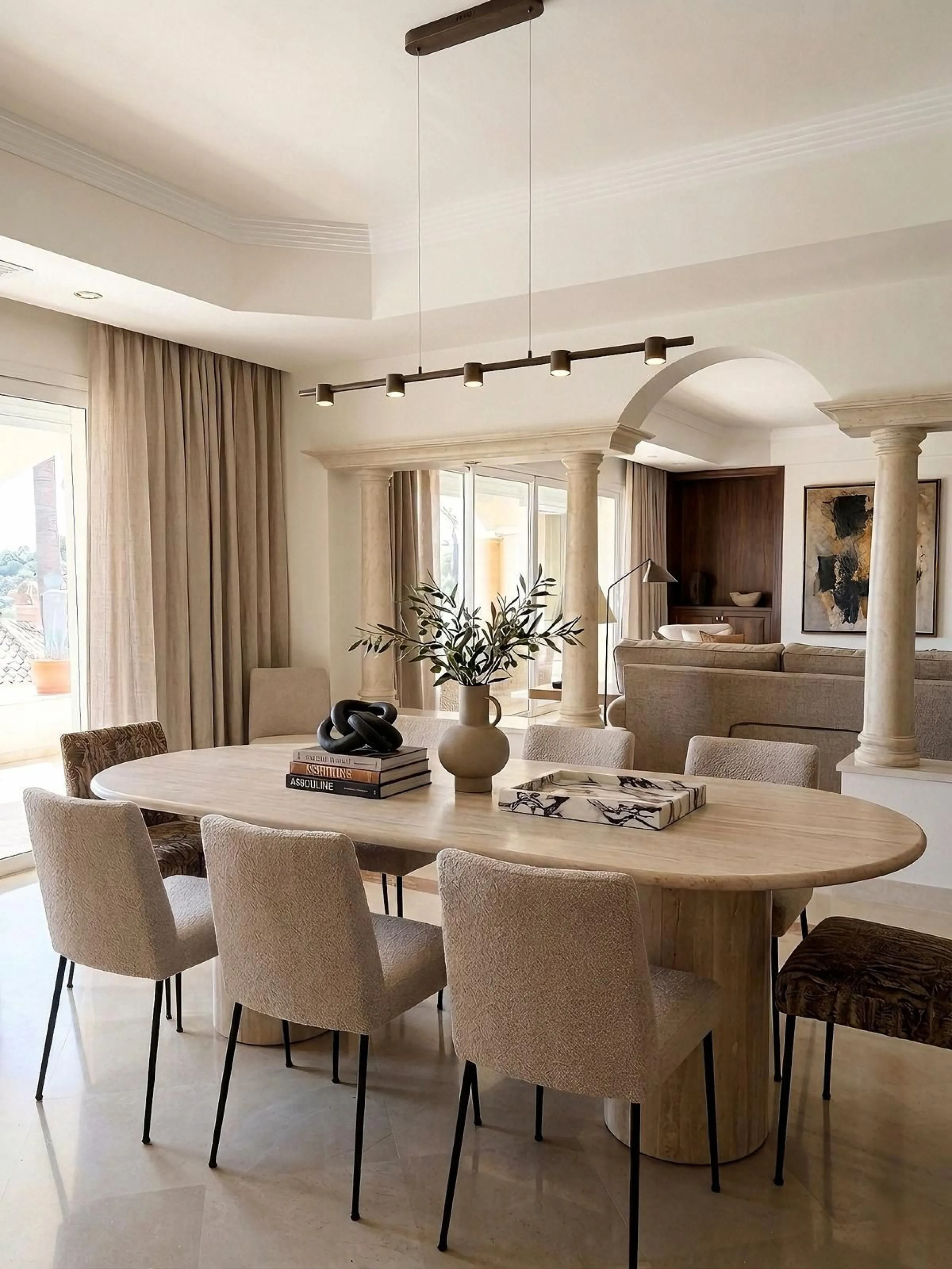 This stunning villa, accompanied by three adjoining buildable plots, presents an exceptional investment opportunity. Boasting six bedrooms and five bathrooms, this property offers abundant space and comfort. Revel in panoramic views of the sea and mountai