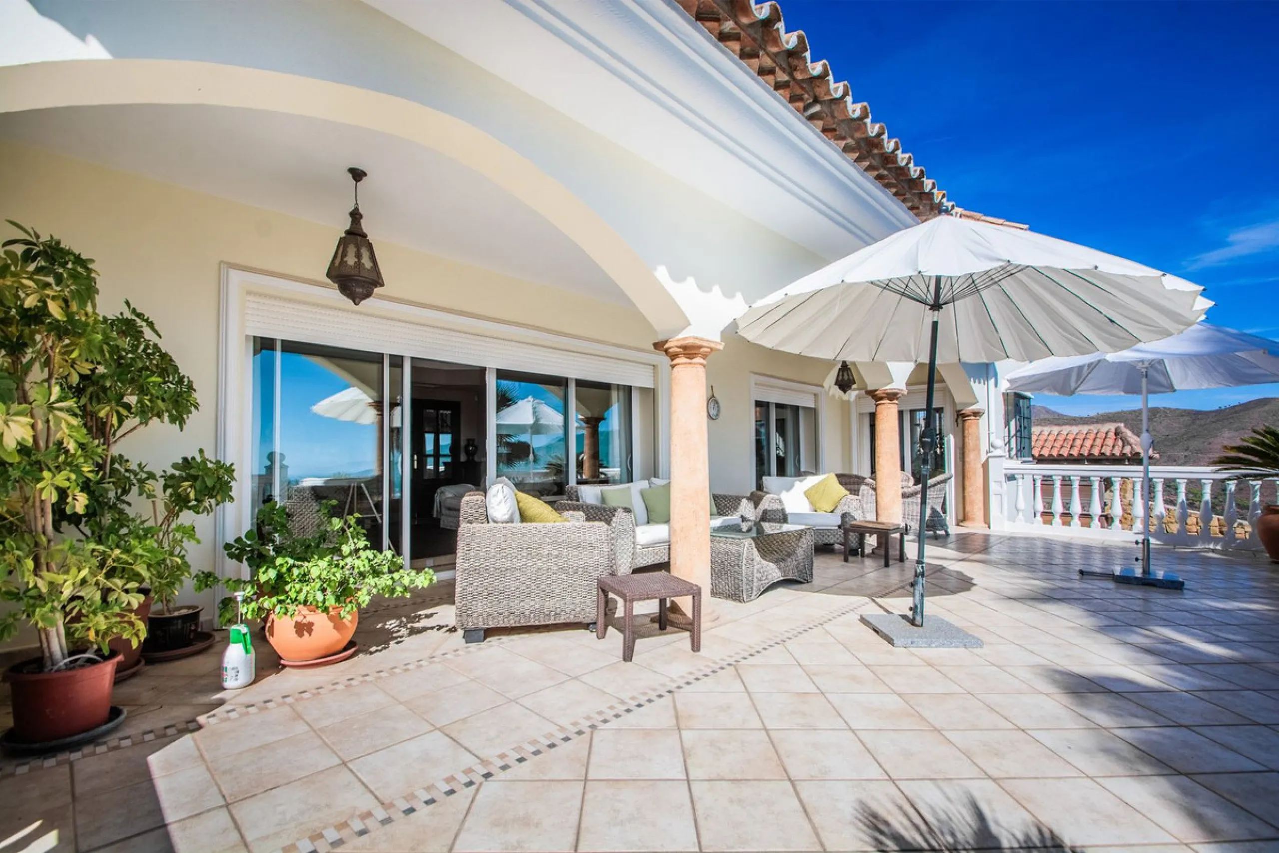 This stunning villa, accompanied by three adjoining buildable plots, presents an exceptional investment opportunity. Boasting six bedrooms and five bathrooms, this property offers abundant space and comfort. Revel in panoramic views of the sea and mountai