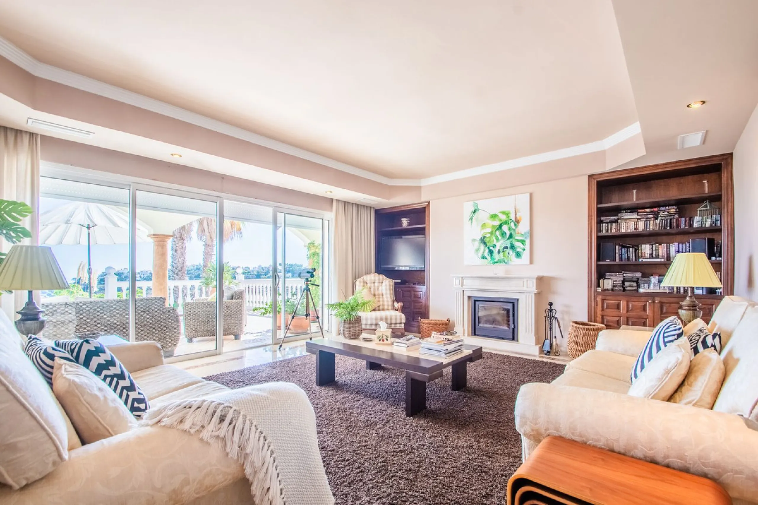 This stunning villa, accompanied by three adjoining buildable plots, presents an exceptional investment opportunity. Boasting six bedrooms and five bathrooms, this property offers abundant space and comfort. Revel in panoramic views of the sea and mountai