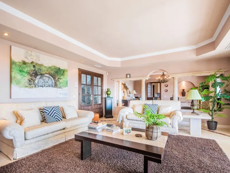This stunning villa, accompanied by three adjoining buildable plots, presents an exceptional investment opportunity. Boasting six bedrooms and five bathrooms, this property offers abundant space and comfort. Revel in panoramic views of the sea and mountai