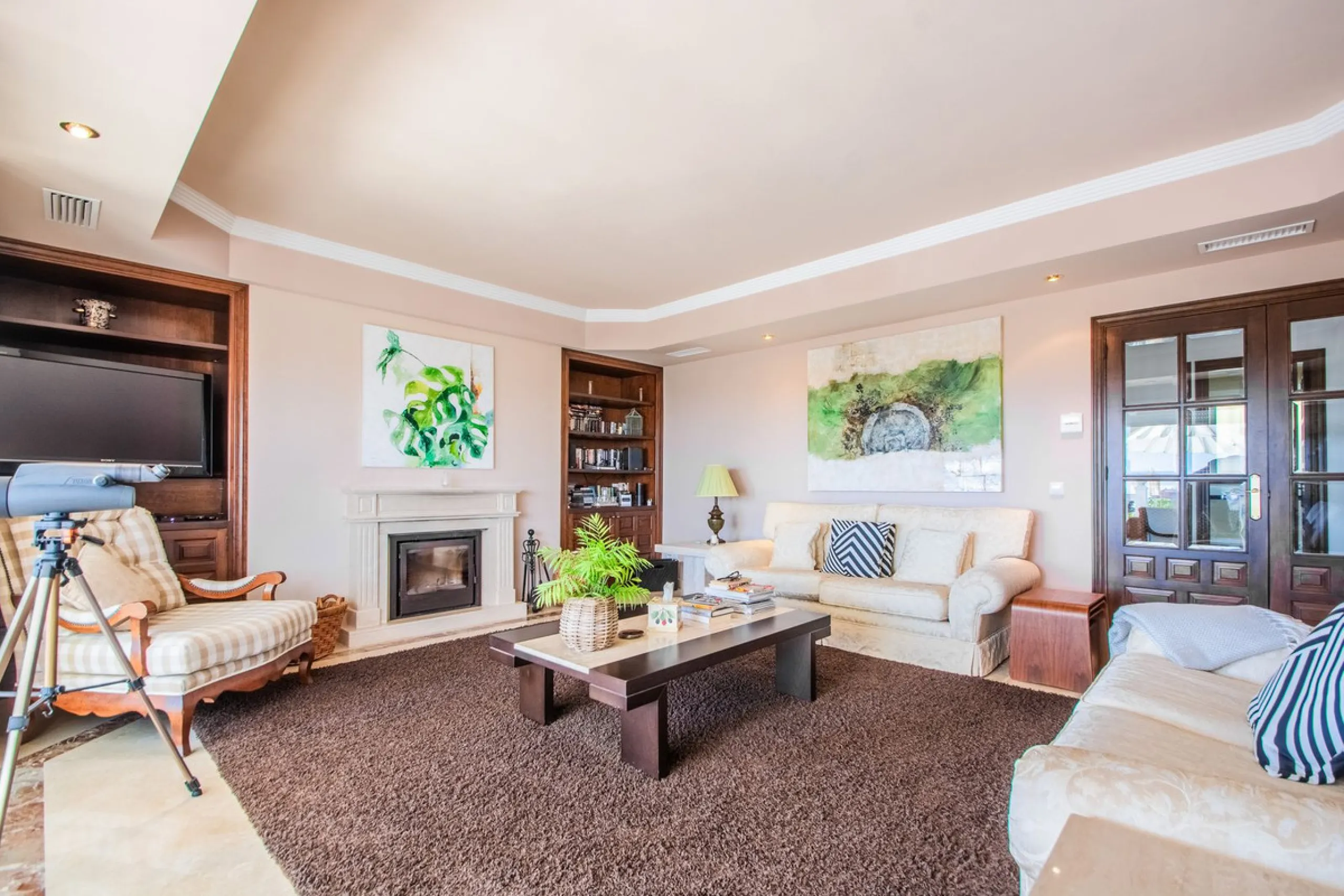 This stunning villa, accompanied by three adjoining buildable plots, presents an exceptional investment opportunity. Boasting six bedrooms and five bathrooms, this property offers abundant space and comfort. Revel in panoramic views of the sea and mountai