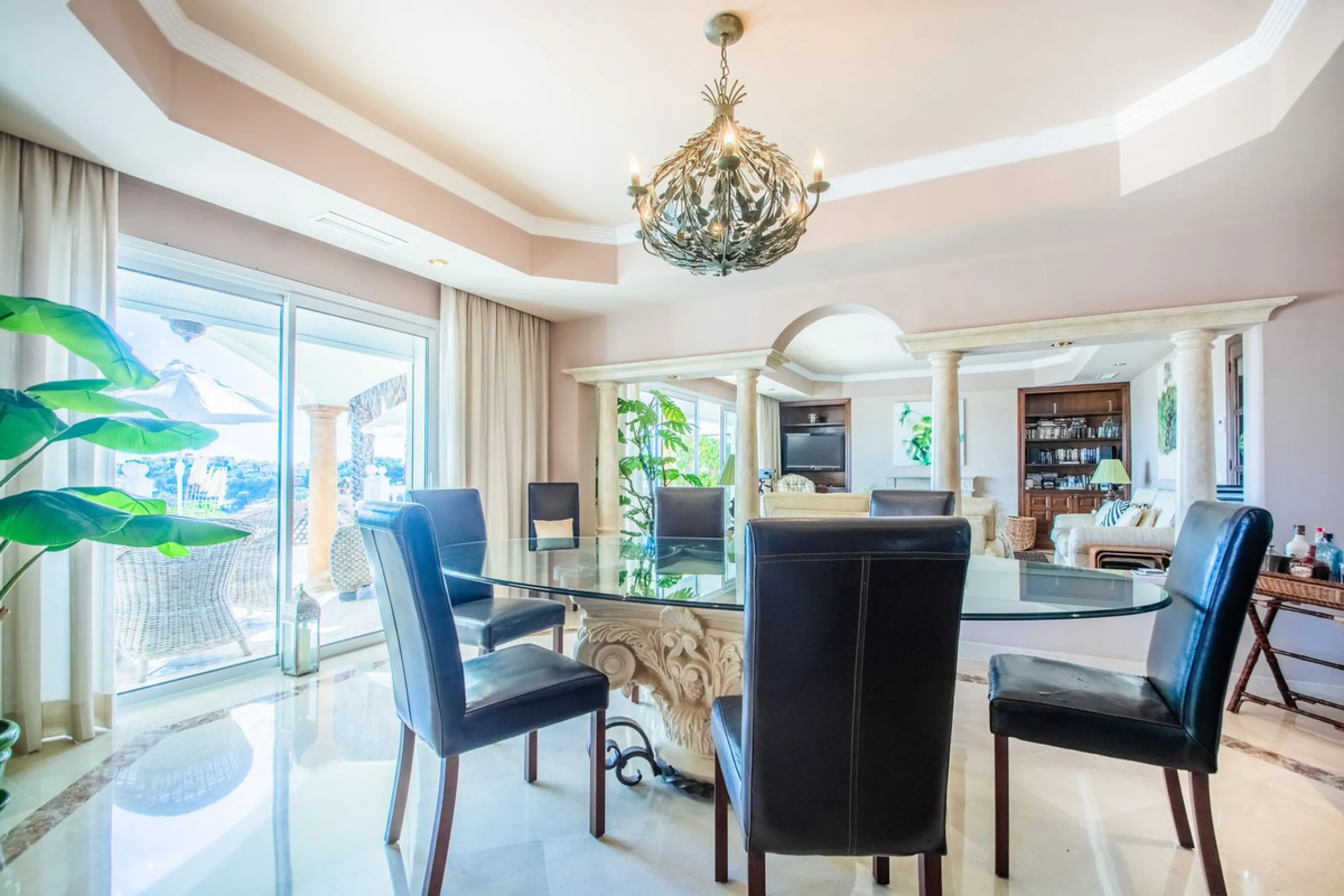 This stunning villa, accompanied by three adjoining buildable plots, presents an exceptional investment opportunity. Boasting six bedrooms and five bathrooms, this property offers abundant space and comfort. Revel in panoramic views of the sea and mountai