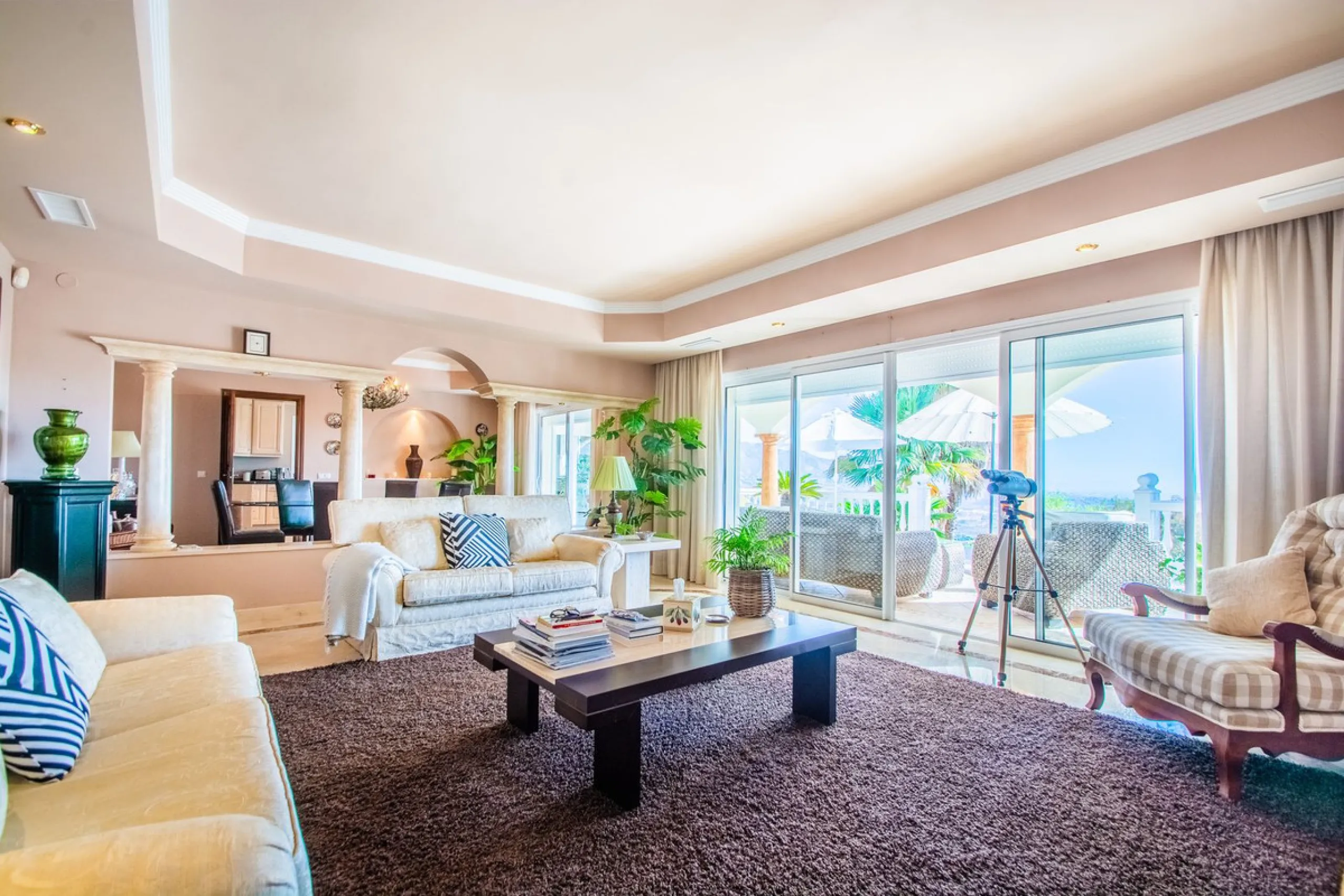 This stunning villa, accompanied by three adjoining buildable plots, presents an exceptional investment opportunity. Boasting six bedrooms and five bathrooms, this property offers abundant space and comfort. Revel in panoramic views of the sea and mountai