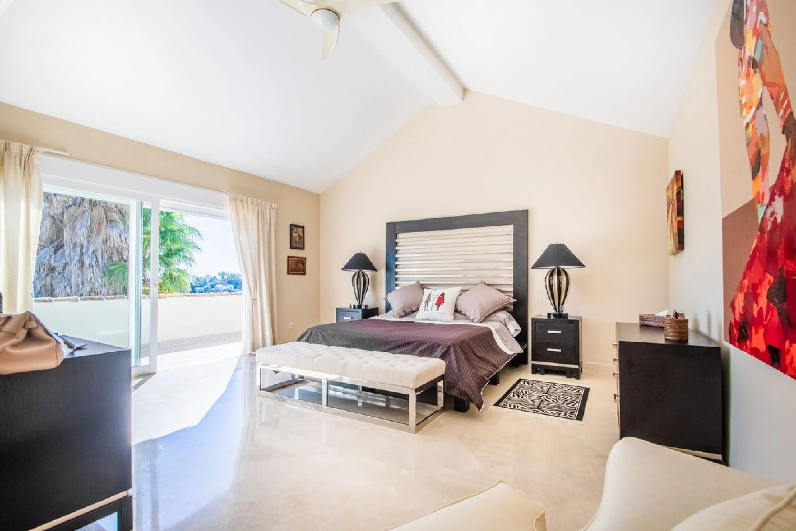 This stunning villa, accompanied by three adjoining buildable plots, presents an exceptional investment opportunity. Boasting six bedrooms and five bathrooms, this property offers abundant space and comfort. Revel in panoramic views of the sea and mountai