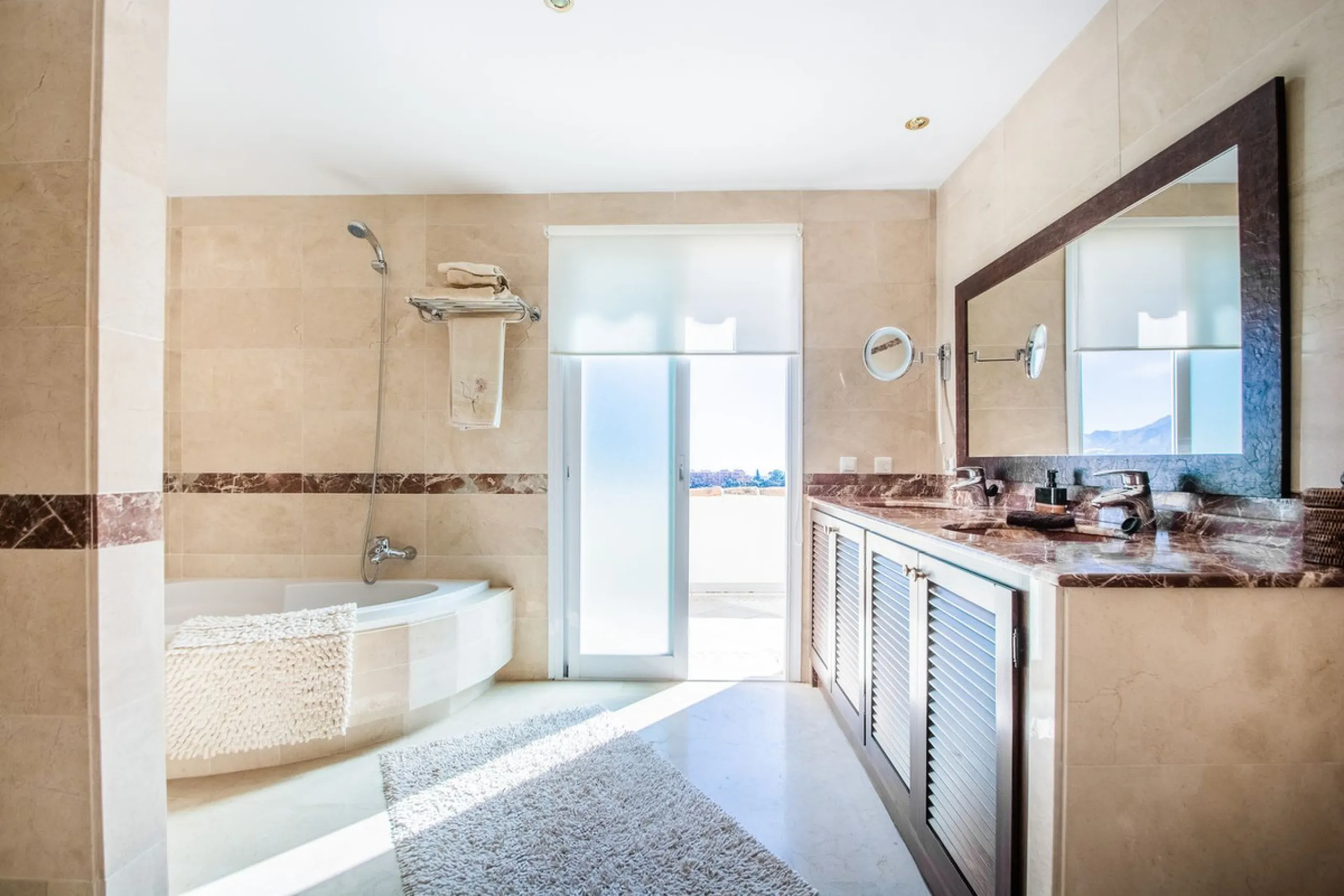 This stunning villa, accompanied by three adjoining buildable plots, presents an exceptional investment opportunity. Boasting six bedrooms and five bathrooms, this property offers abundant space and comfort. Revel in panoramic views of the sea and mountai